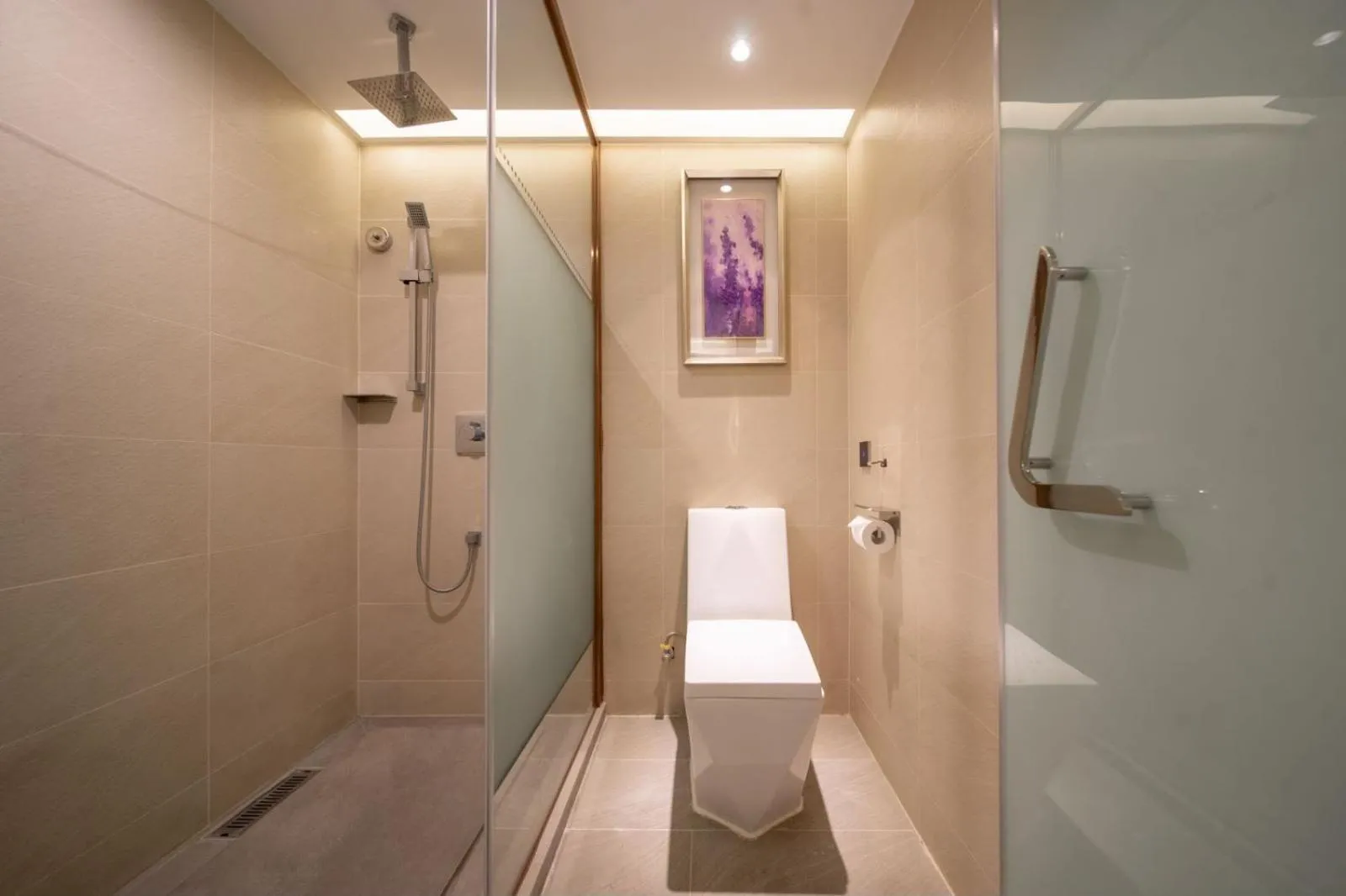 Shower in Guangzhou Baiyun Airport Yunzhi Hotel near Terminal One - Complimentary Shuttle Bus between hotel to Canton Fair Complex during Canton Fair