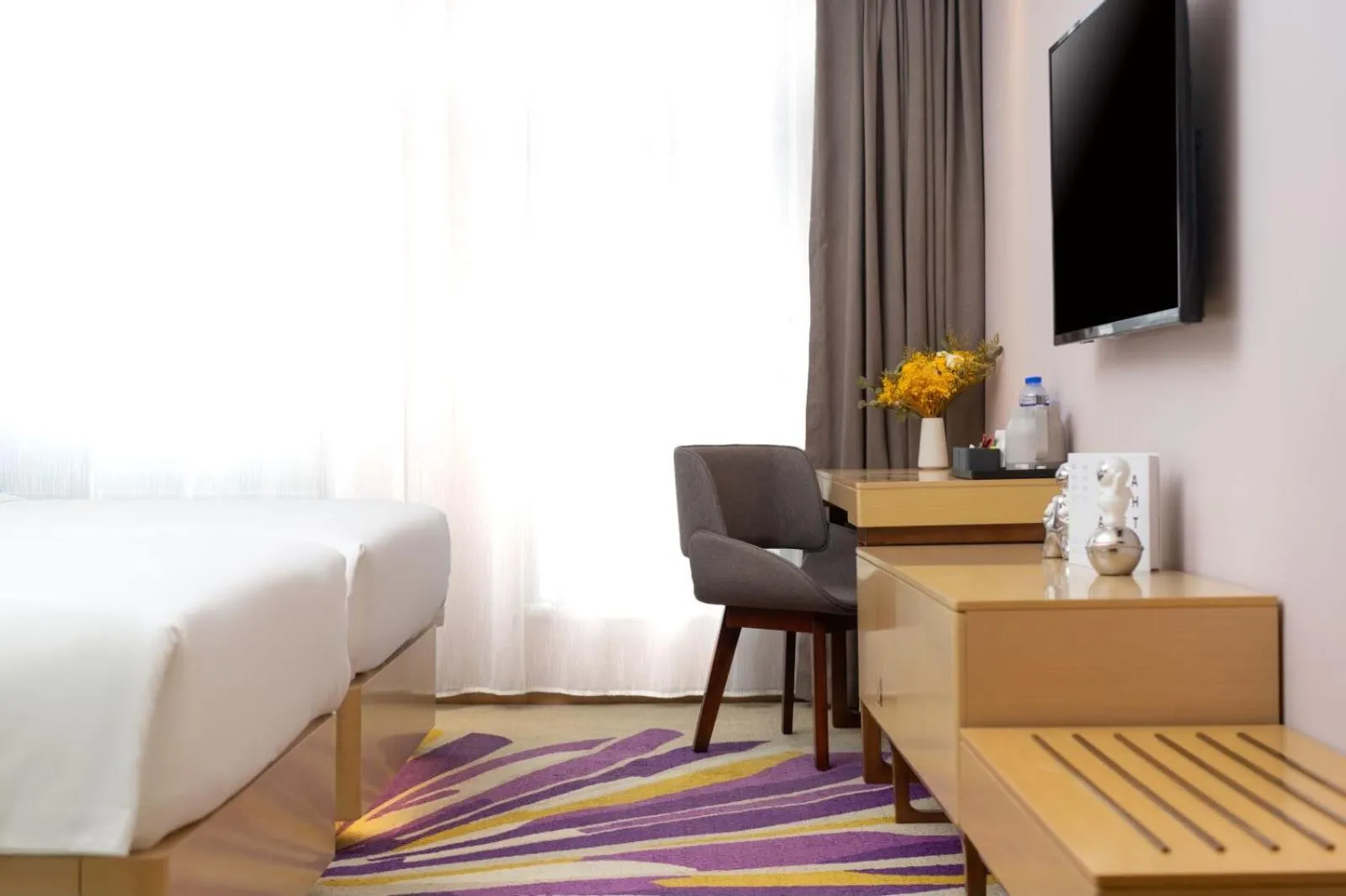 TV and multimedia in Guangzhou Baiyun Airport Yunzhi Hotel near Terminal One - Complimentary Shuttle Bus between hotel to Canton Fair Complex during Canton Fair