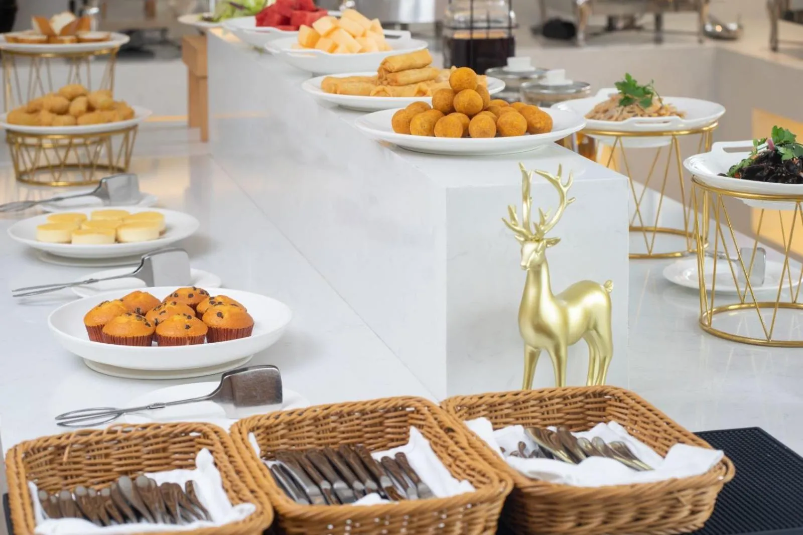 Food and drinks in Guangzhou Baiyun Airport Yunzhi Hotel near Terminal One - Complimentary Shuttle Bus between hotel to Canton Fair Complex during Canton Fair