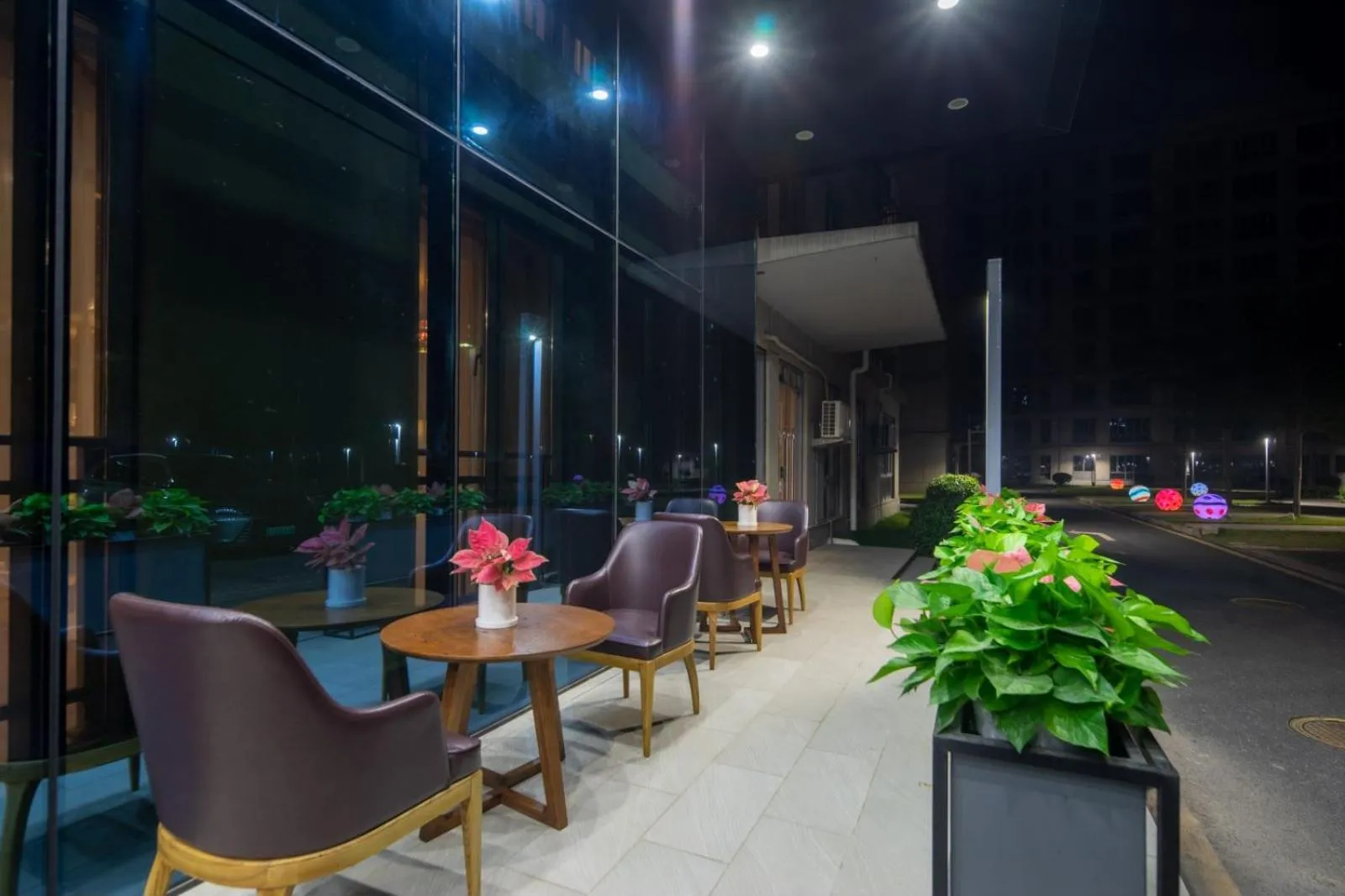 Patio in Guangzhou Baiyun Airport Yunzhi Hotel near Terminal One - Complimentary Shuttle Bus between hotel to Canton Fair Complex during Canton Fair