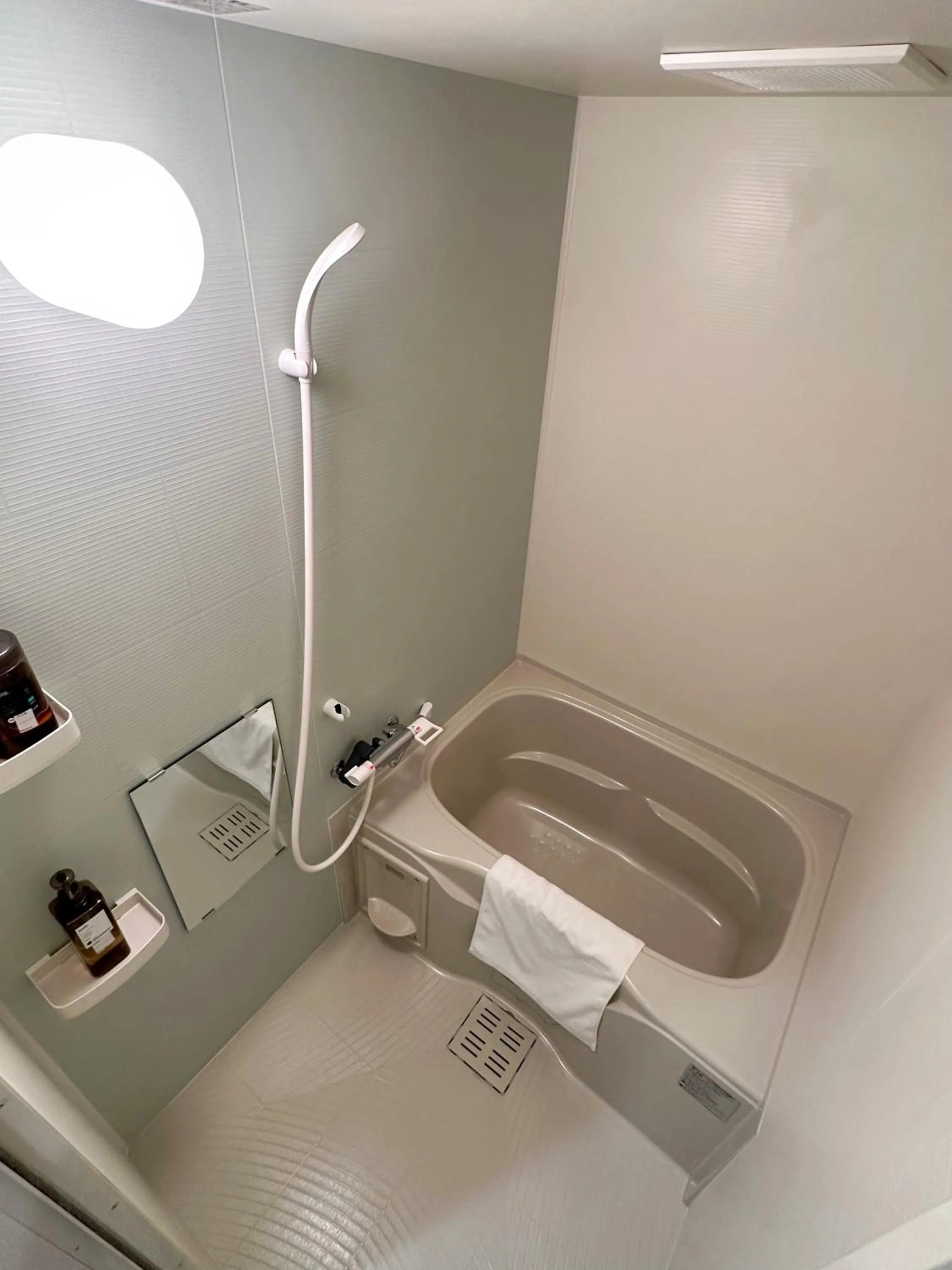 Shower in Hoshino Stay 2 花园町站步行3分钟 地铁5分钟到难波 8分钟到心斋桥 15分钟到梅田