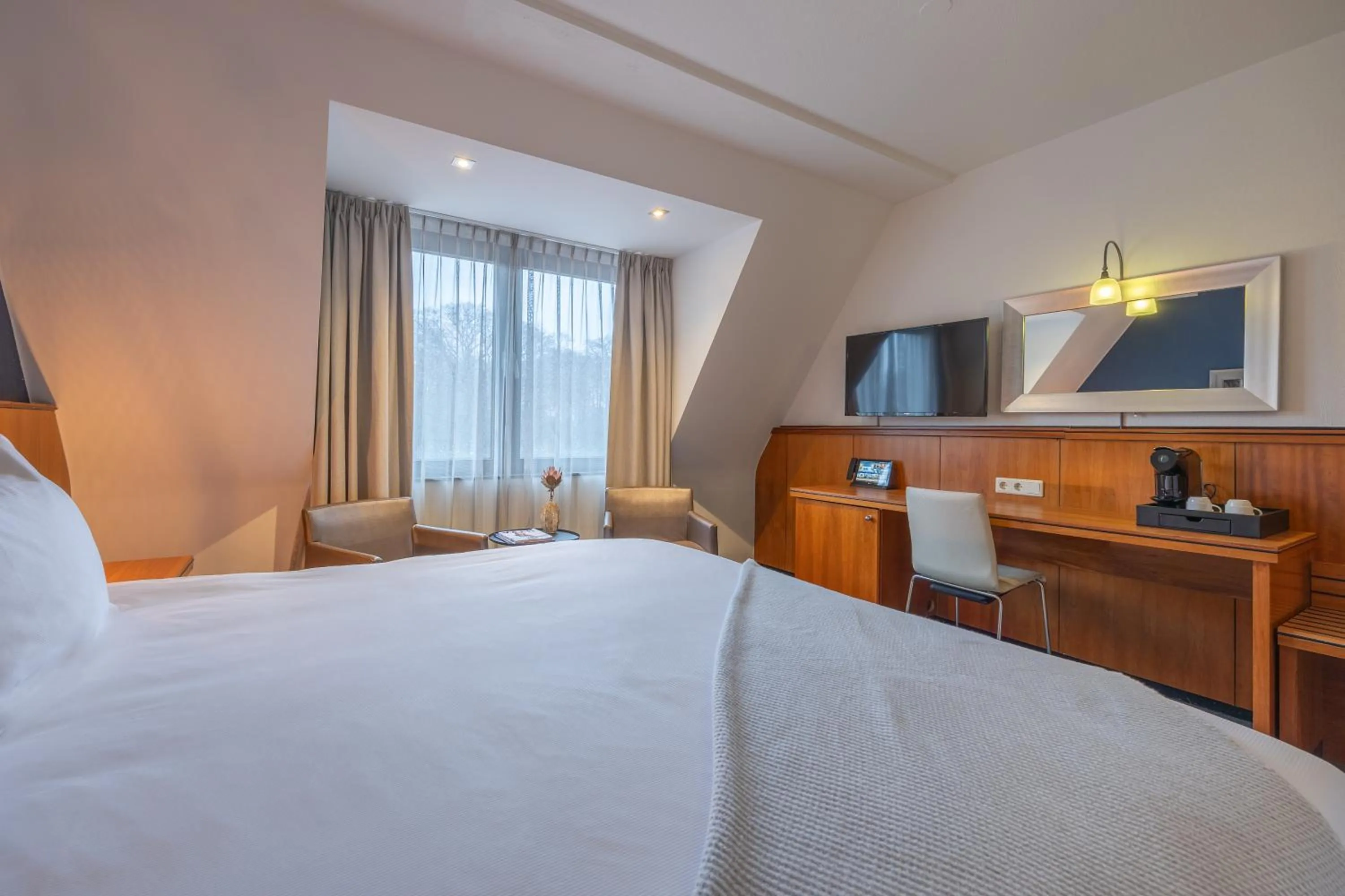 Bedroom, Bed in Van der Valk hotel Den Haag Wassenaar