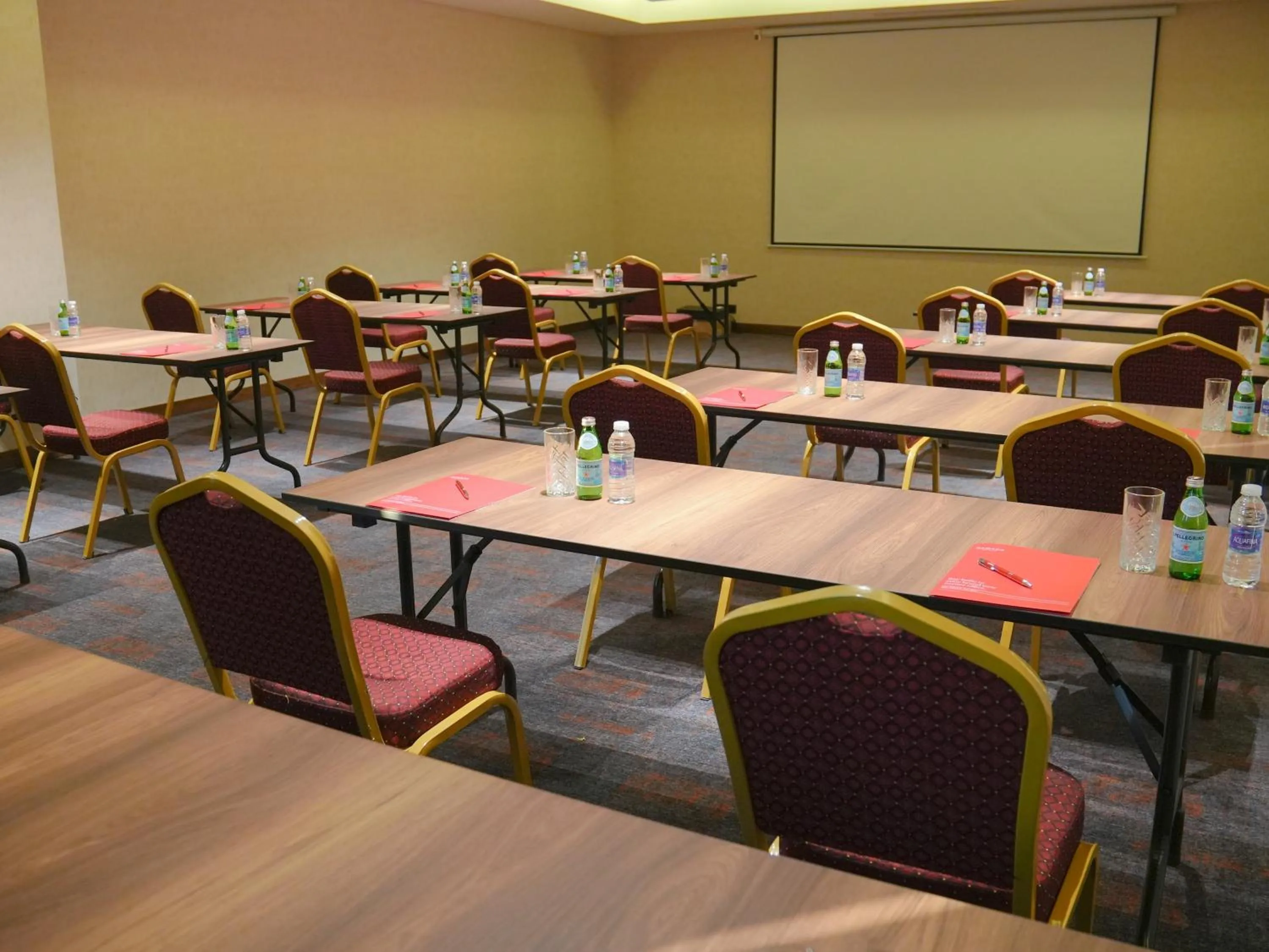 Meeting/conference room in Ramada Hotel & Suites by Wyndham Erbil 32 Park
