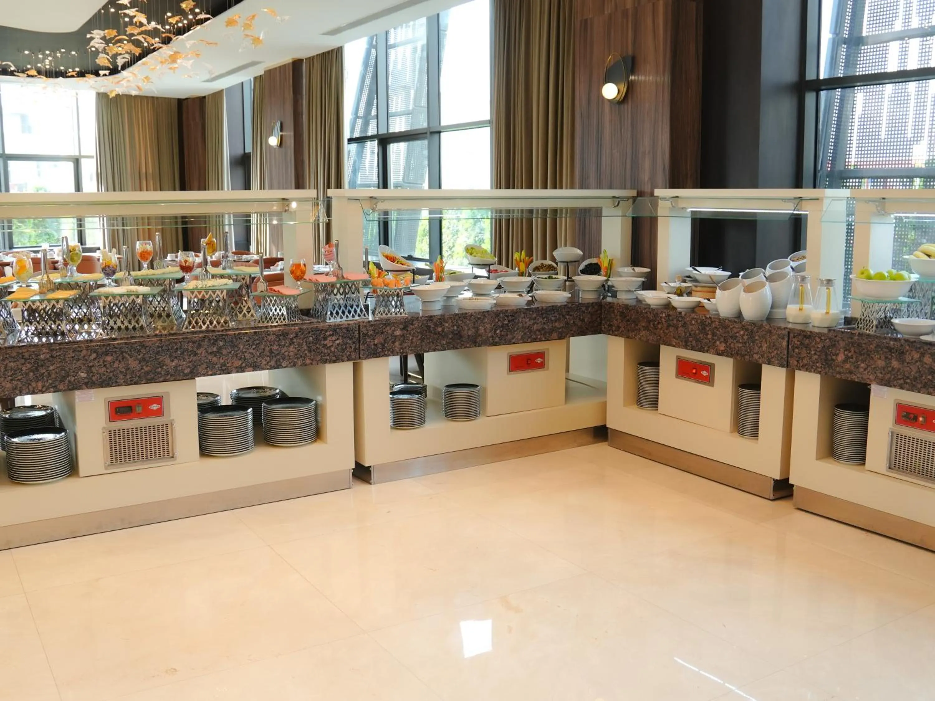 Restaurant/places to eat in Ramada Hotel & Suites by Wyndham Erbil 32 Park