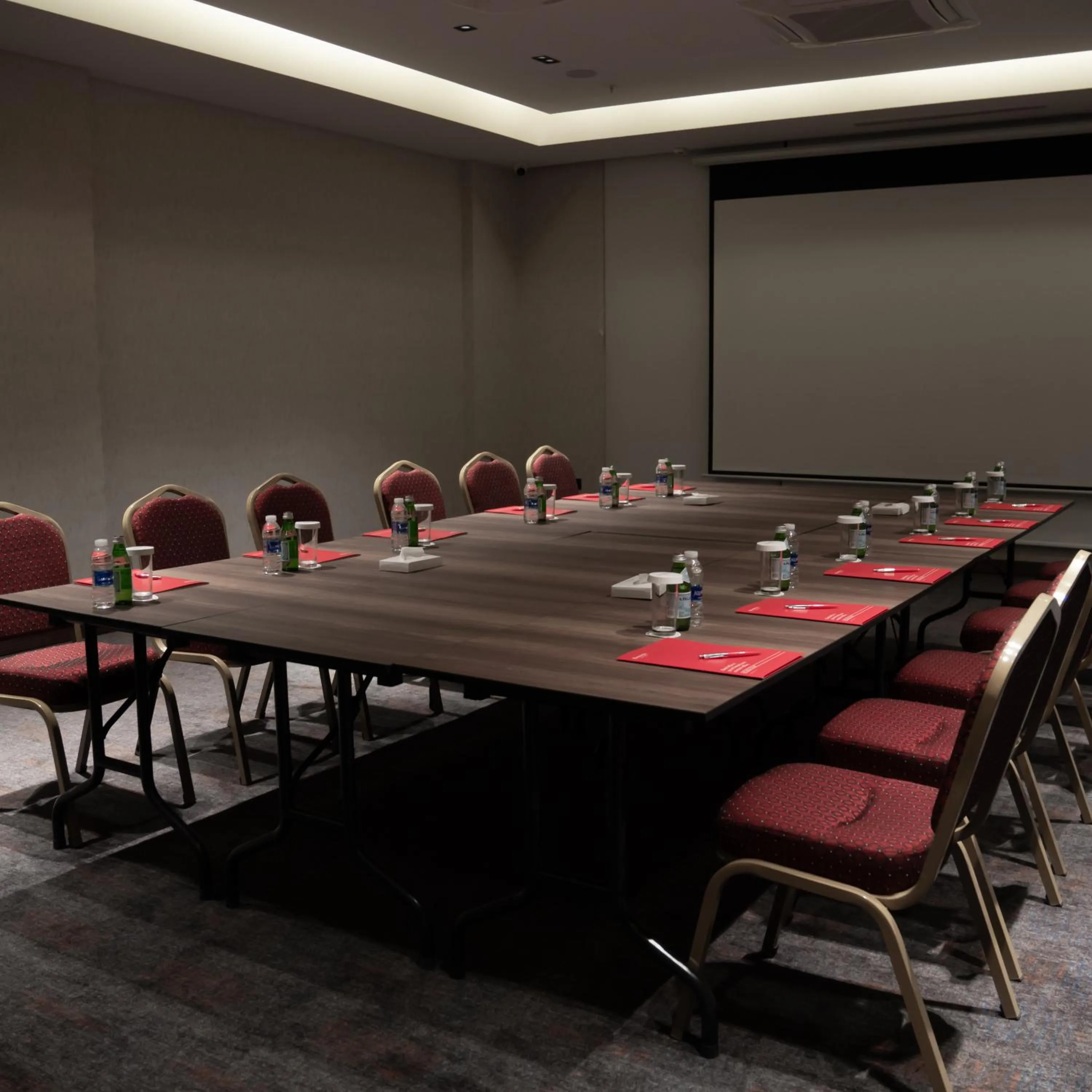 Meeting/conference room in Ramada Hotel & Suites by Wyndham Erbil 32 Park