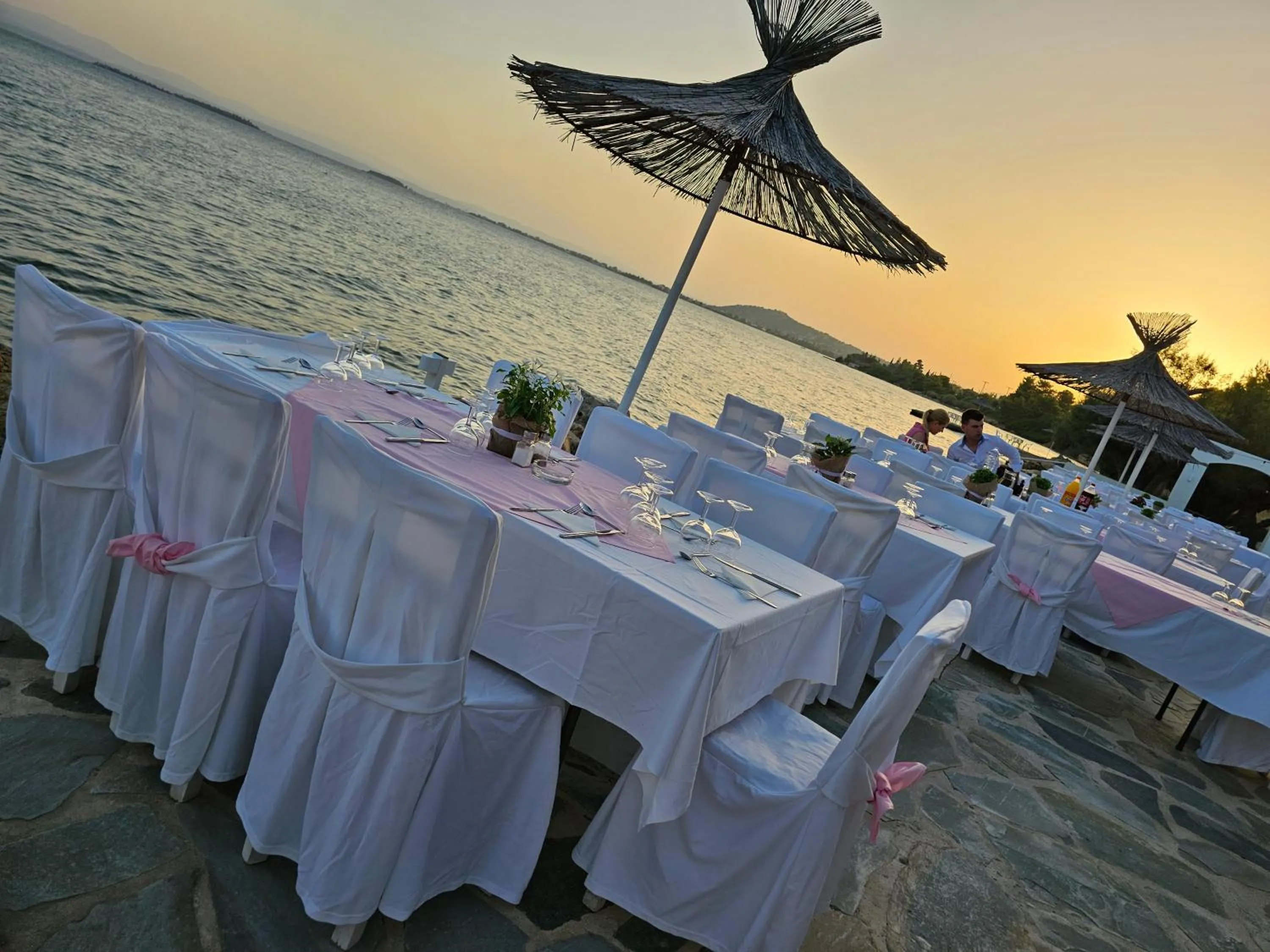 Restaurant/places to eat in O Paradise beach Resort and Spa