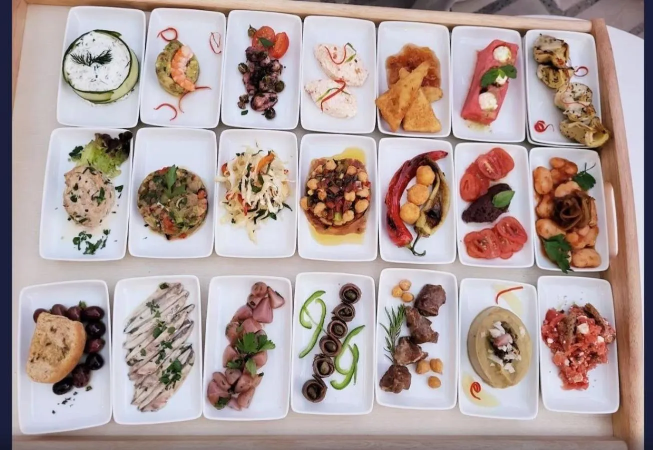 Restaurant/places to eat in O Paradise beach Resort and Spa