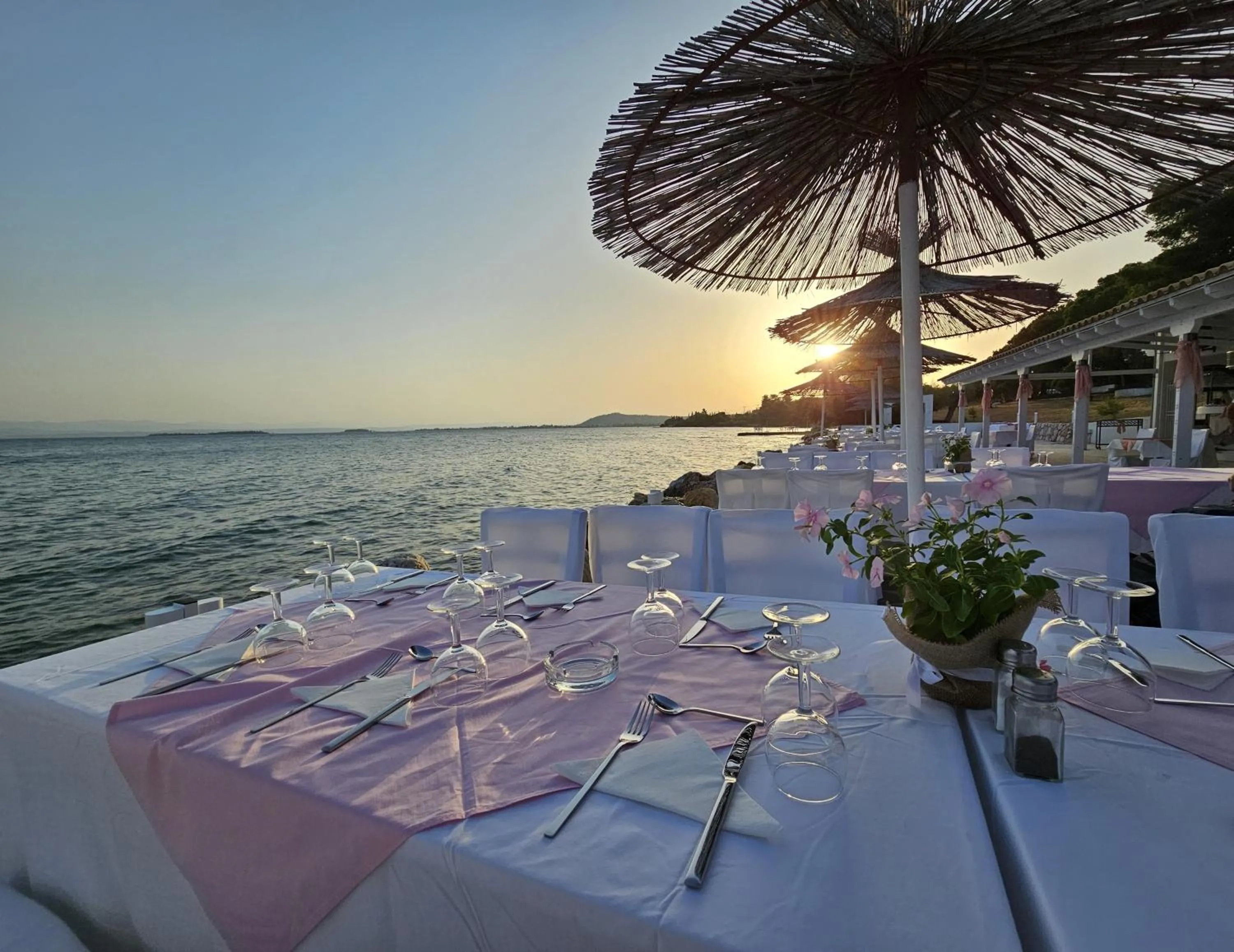 Restaurant/places to eat in O Paradise beach Resort and Spa