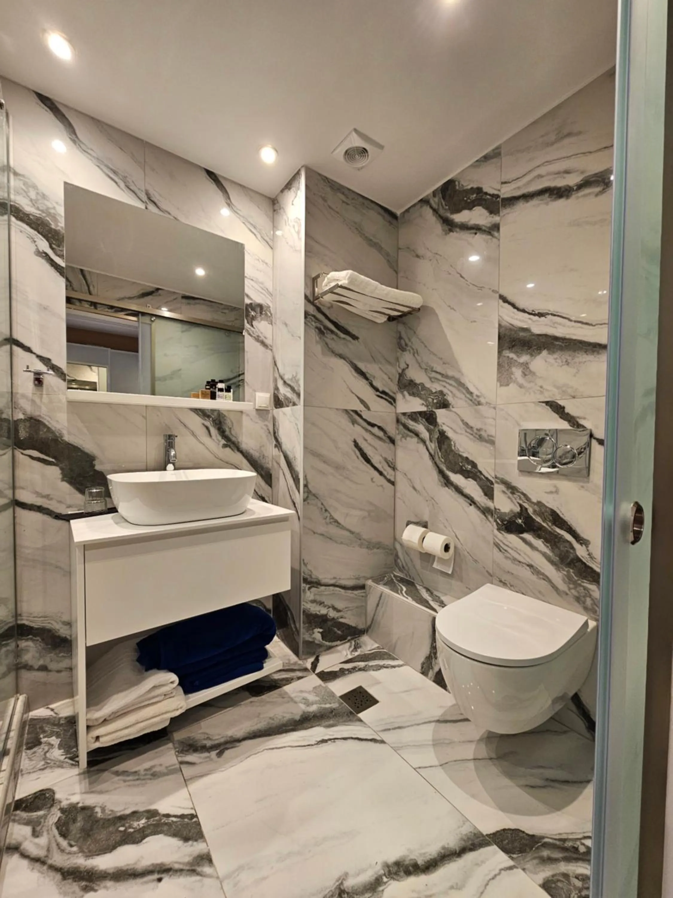 Toilet in O Paradise beach Resort and Spa