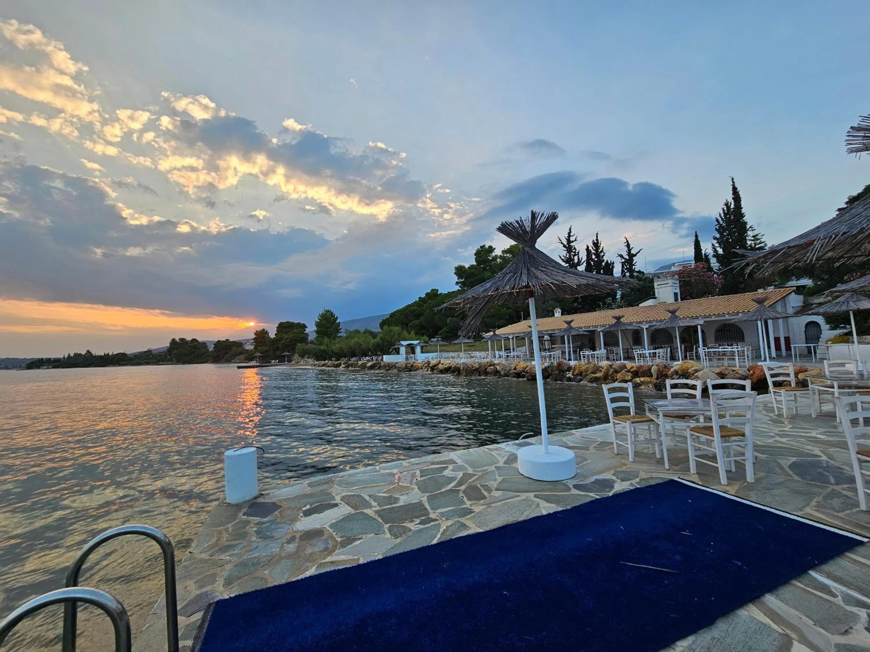 Restaurant/places to eat in O Paradise beach Resort and Spa