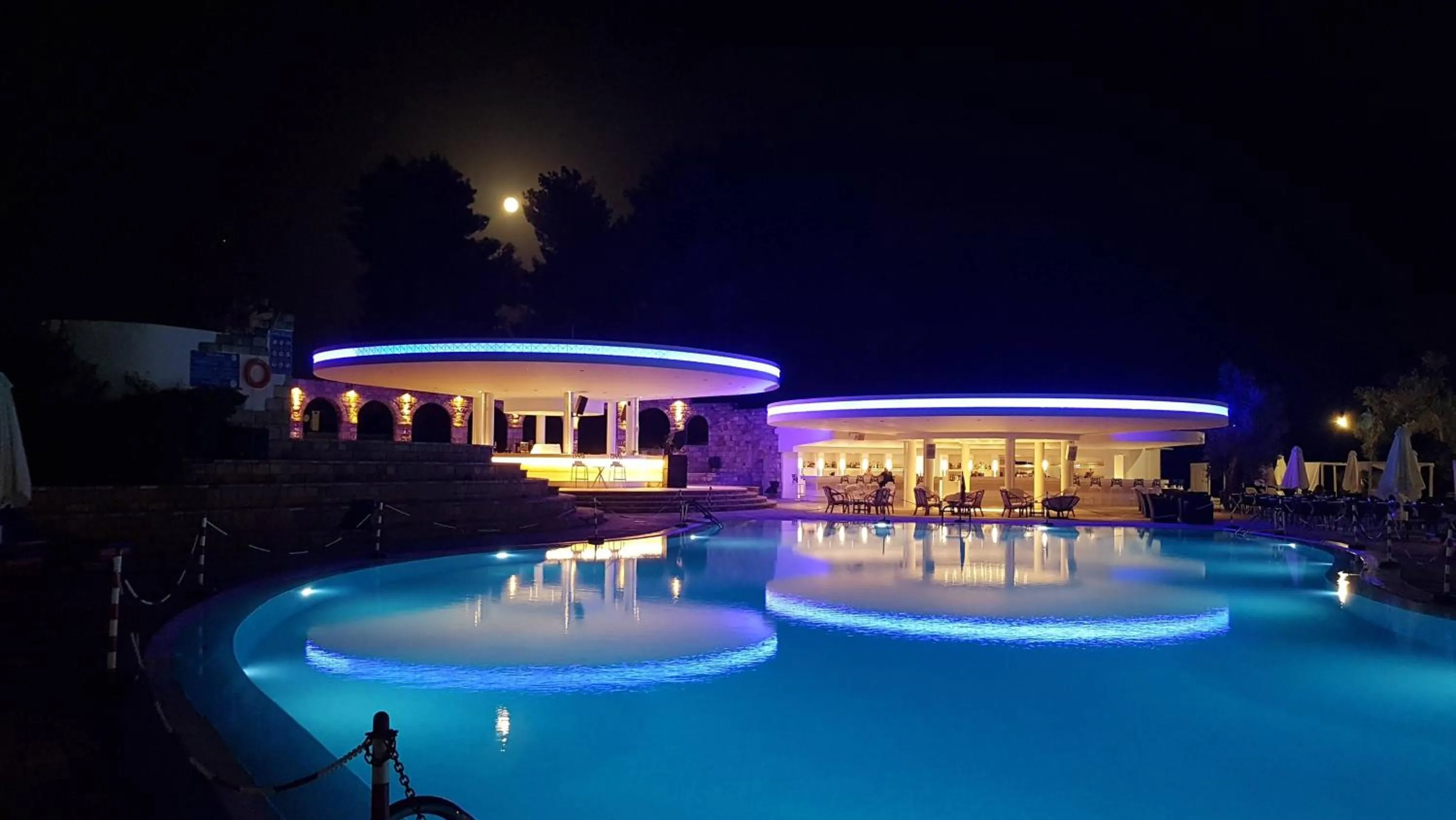 Night in O Paradise beach Resort and Spa