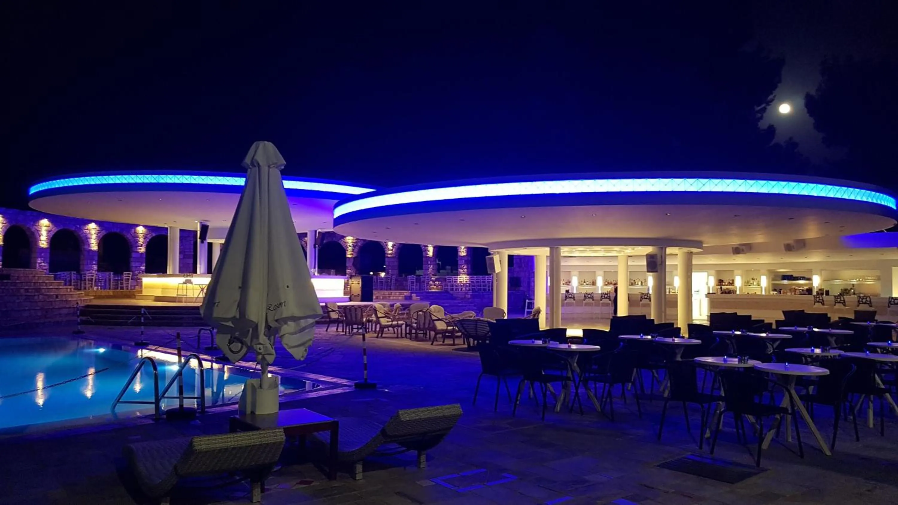 Restaurant/places to eat in O Paradise beach Resort and Spa