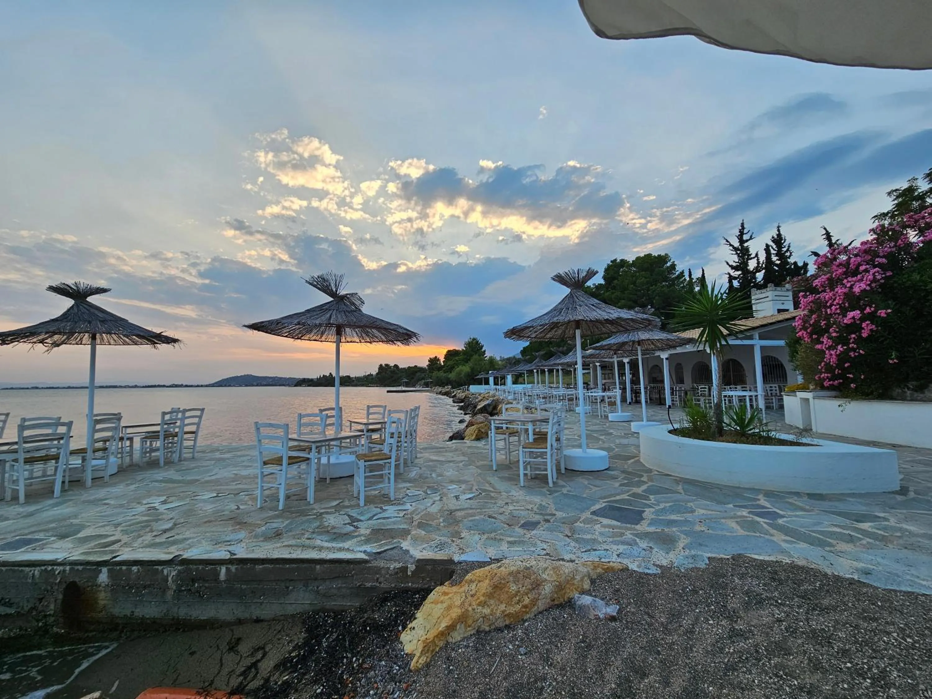 Restaurant/places to eat in O Paradise beach Resort and Spa