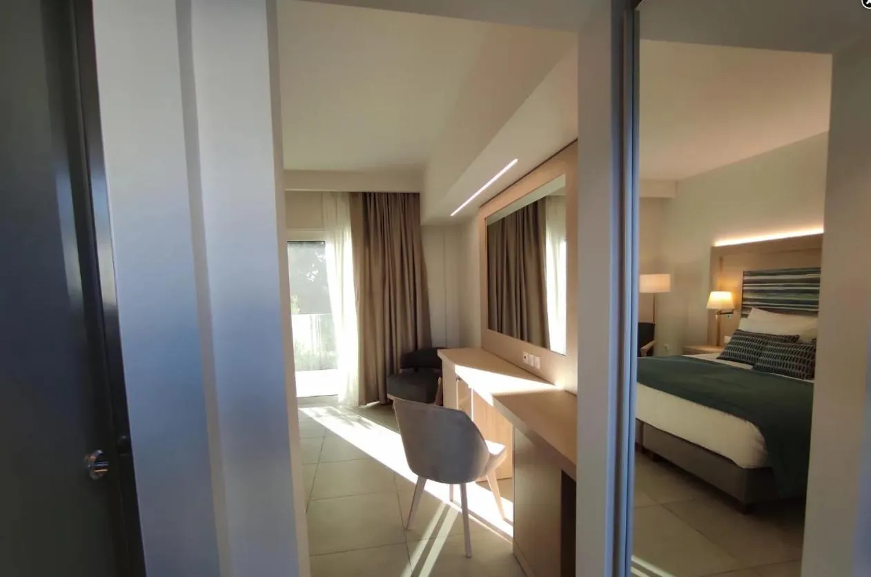 Photo of the whole room in O Paradise beach Resort and Spa