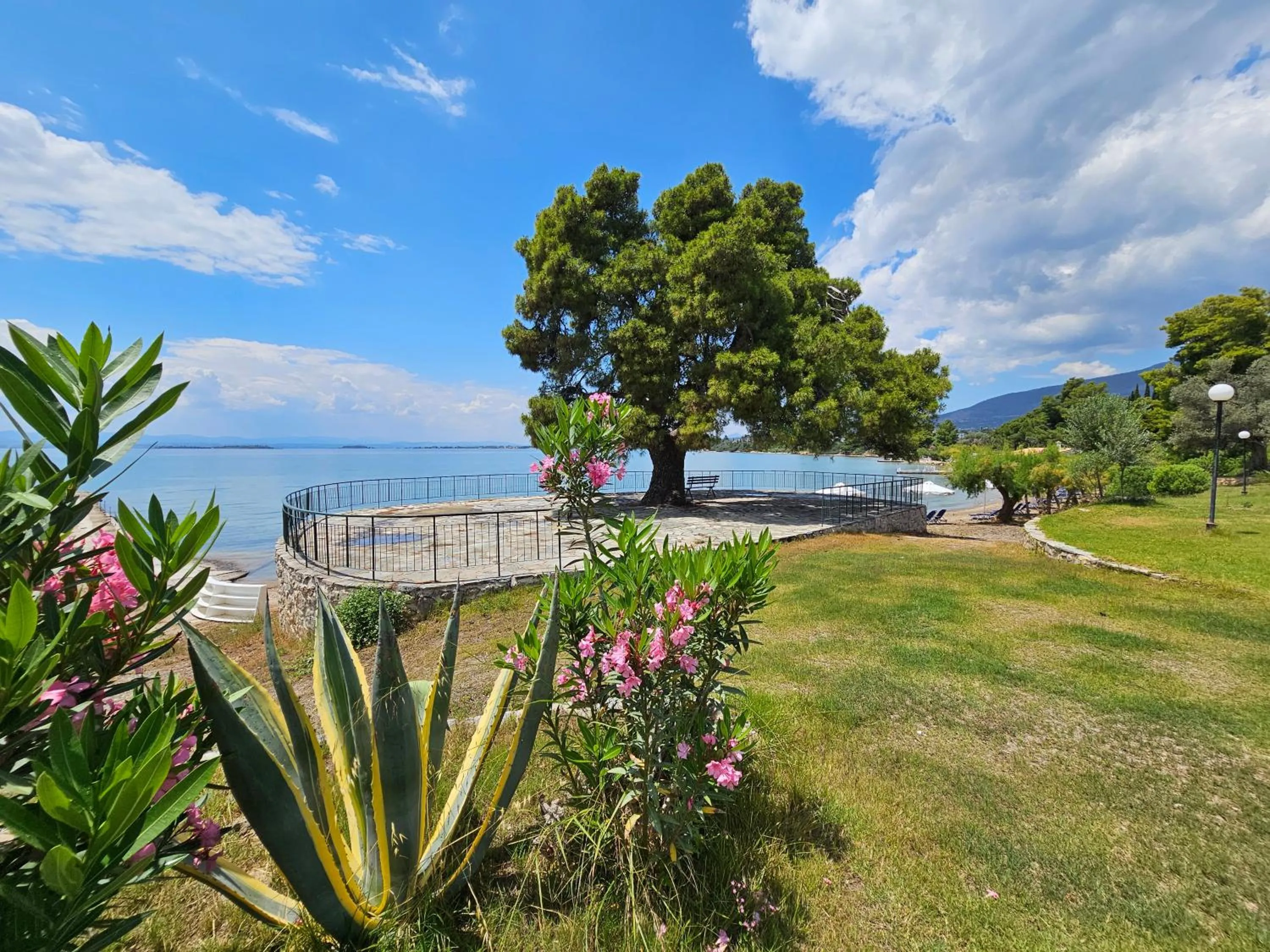 Garden in O Paradise beach Resort and Spa