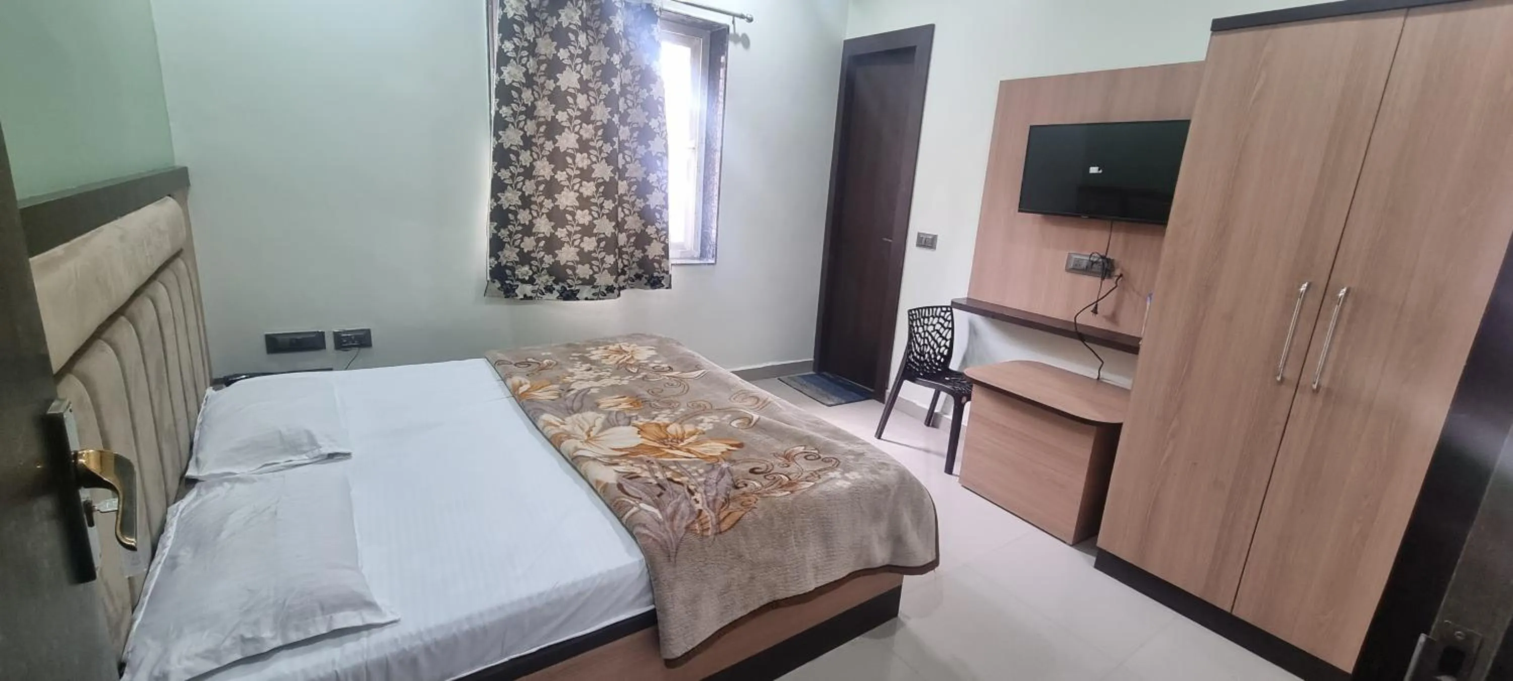 Bed in Saraswati Dhaam