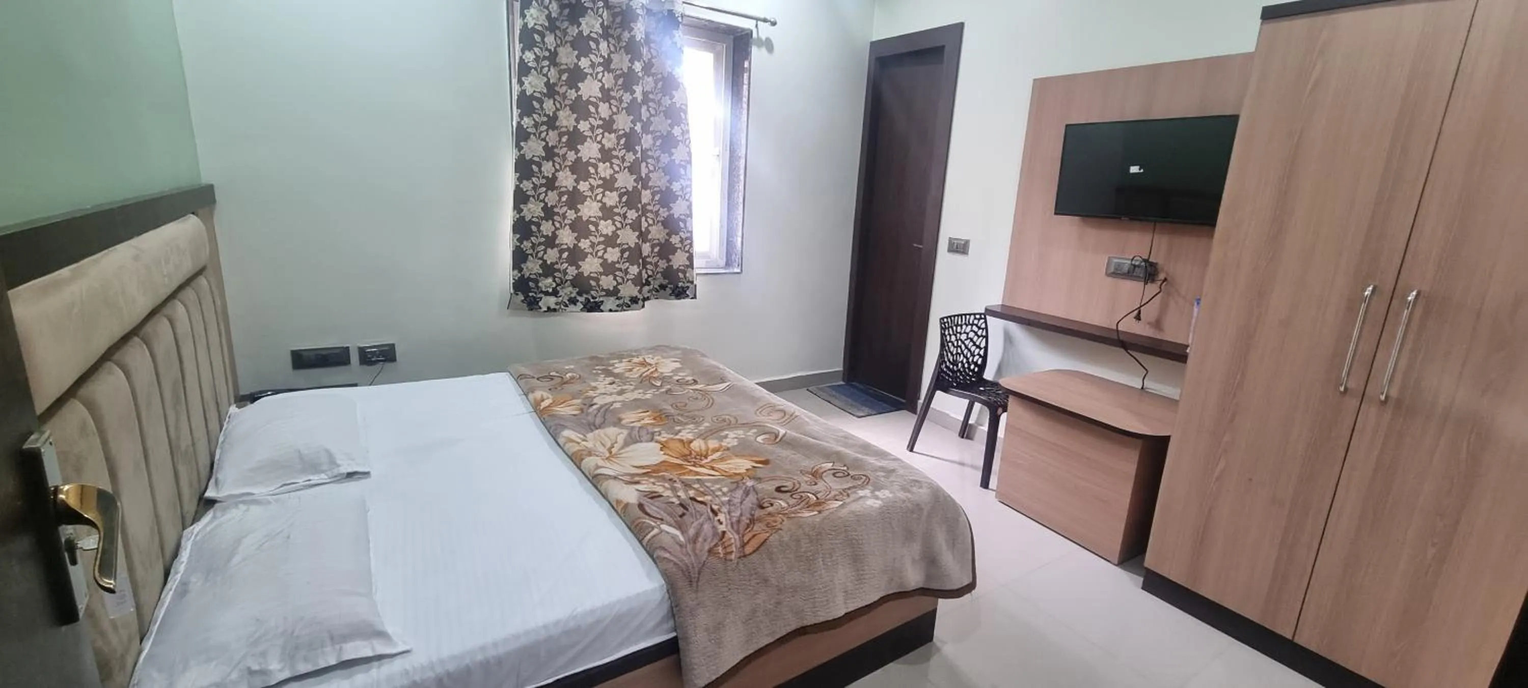 Bed in Saraswati Dhaam