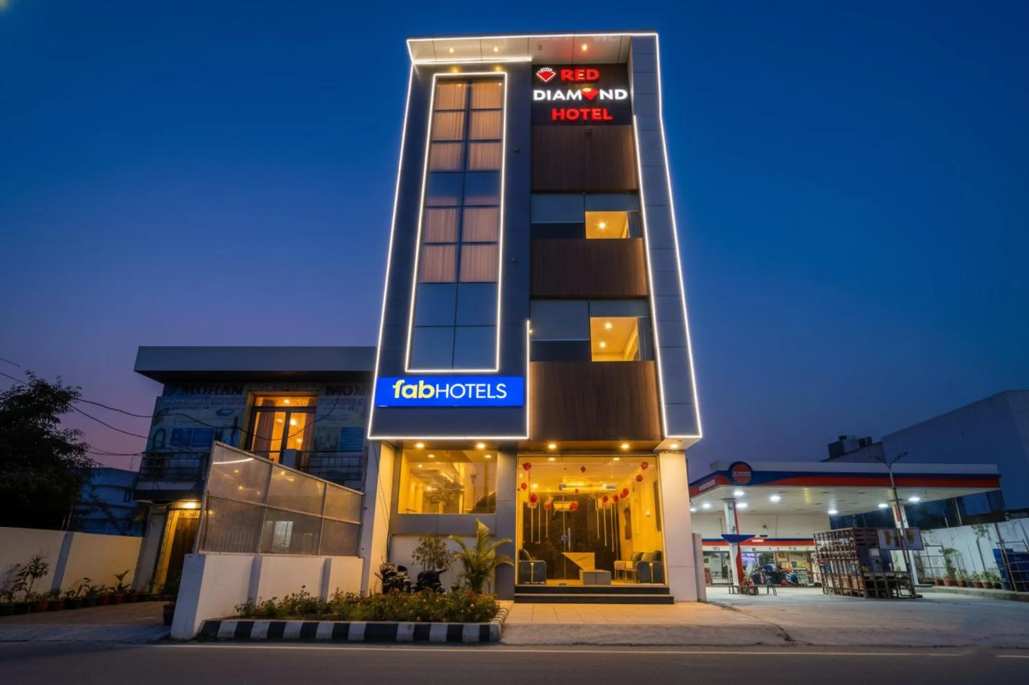 Property building in Via Red Diamond