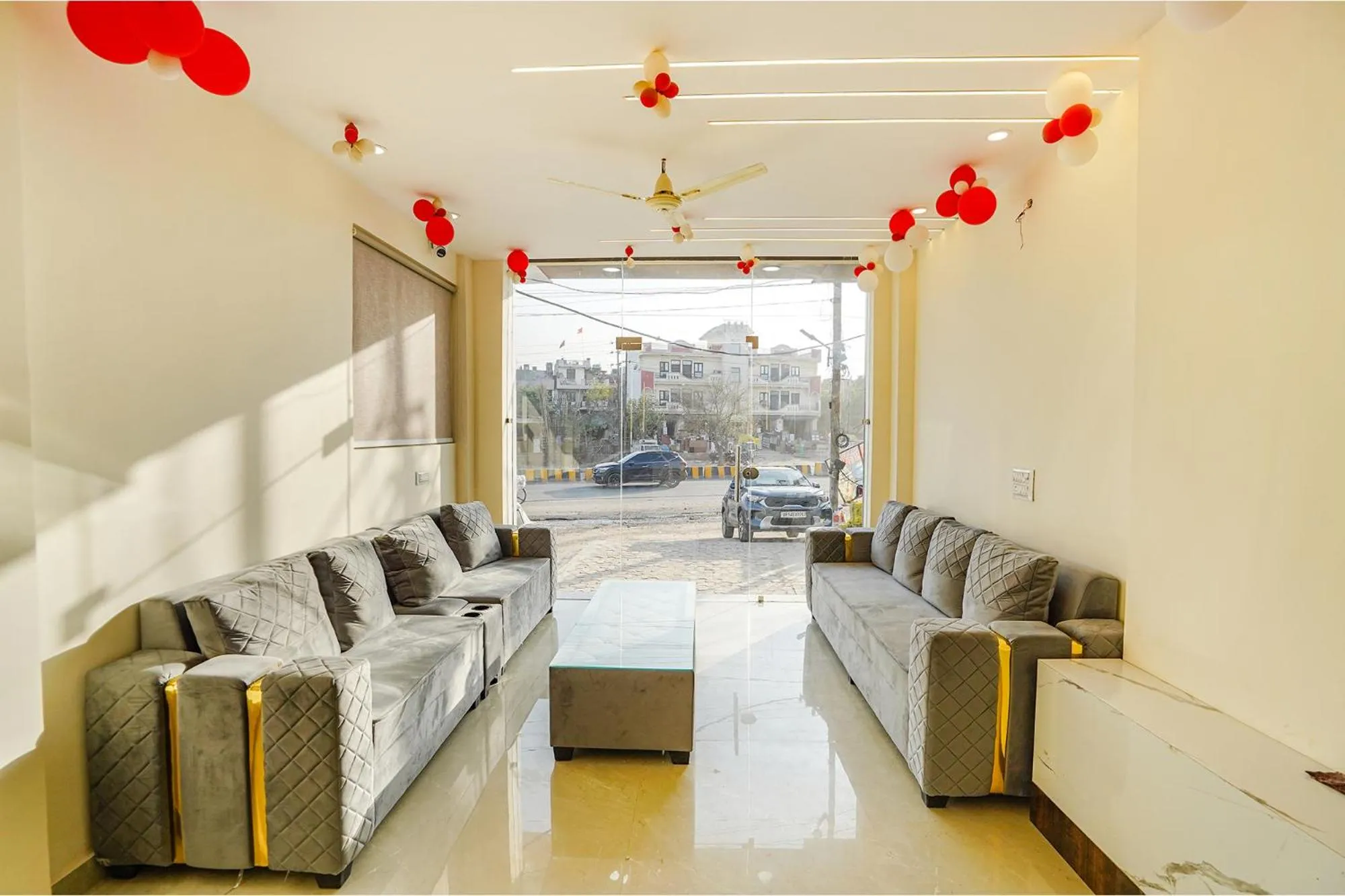 Seating area in Via Red Diamond