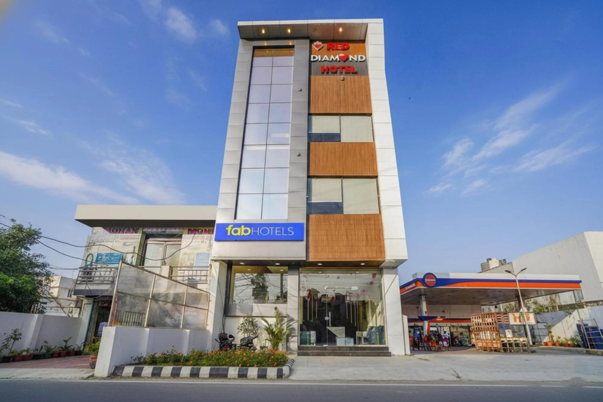 Property building in Via Red Diamond