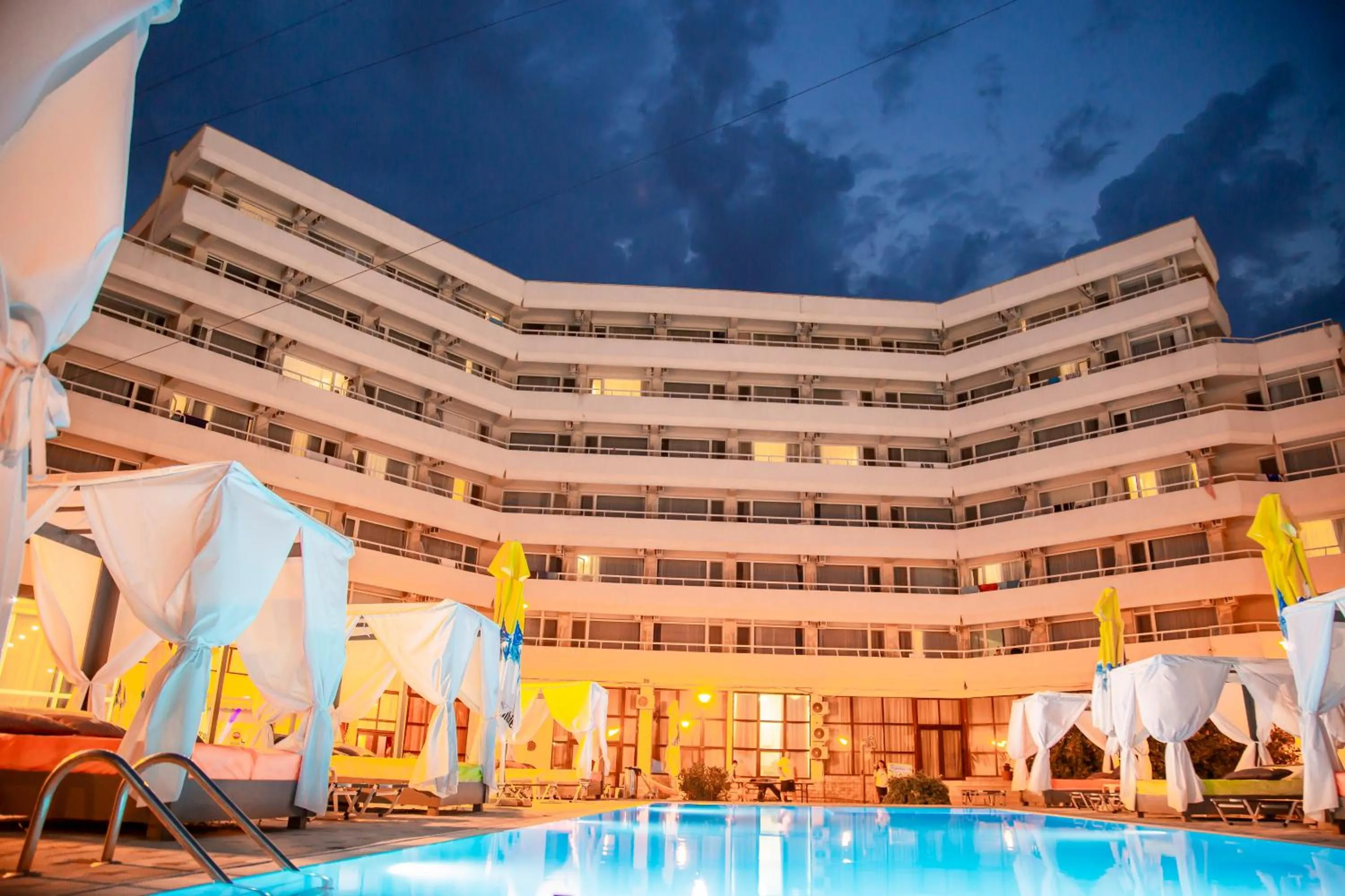 Swimming pool in Hotel Ambasador Mamaia