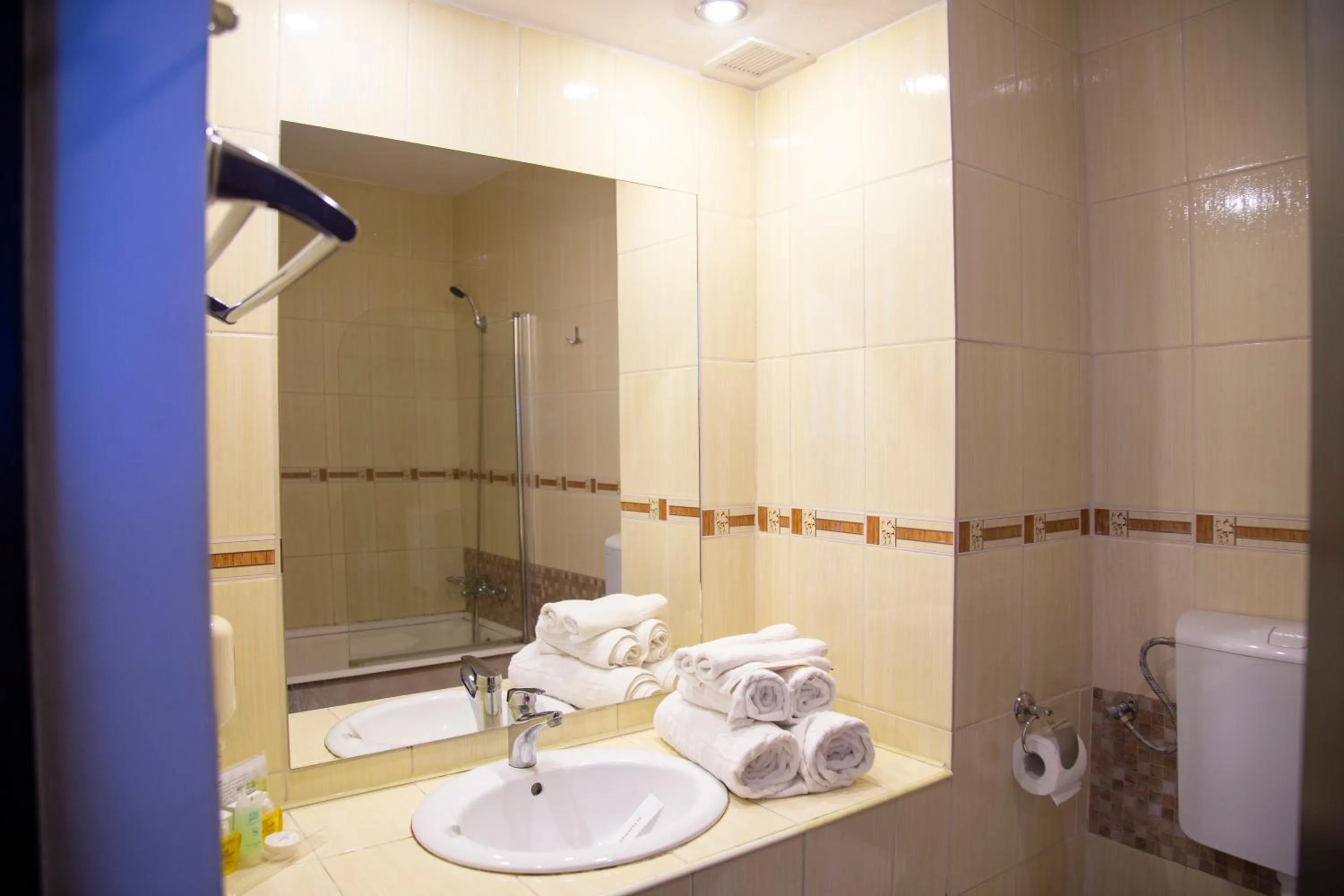 Bathroom in Hotel Ambasador Mamaia