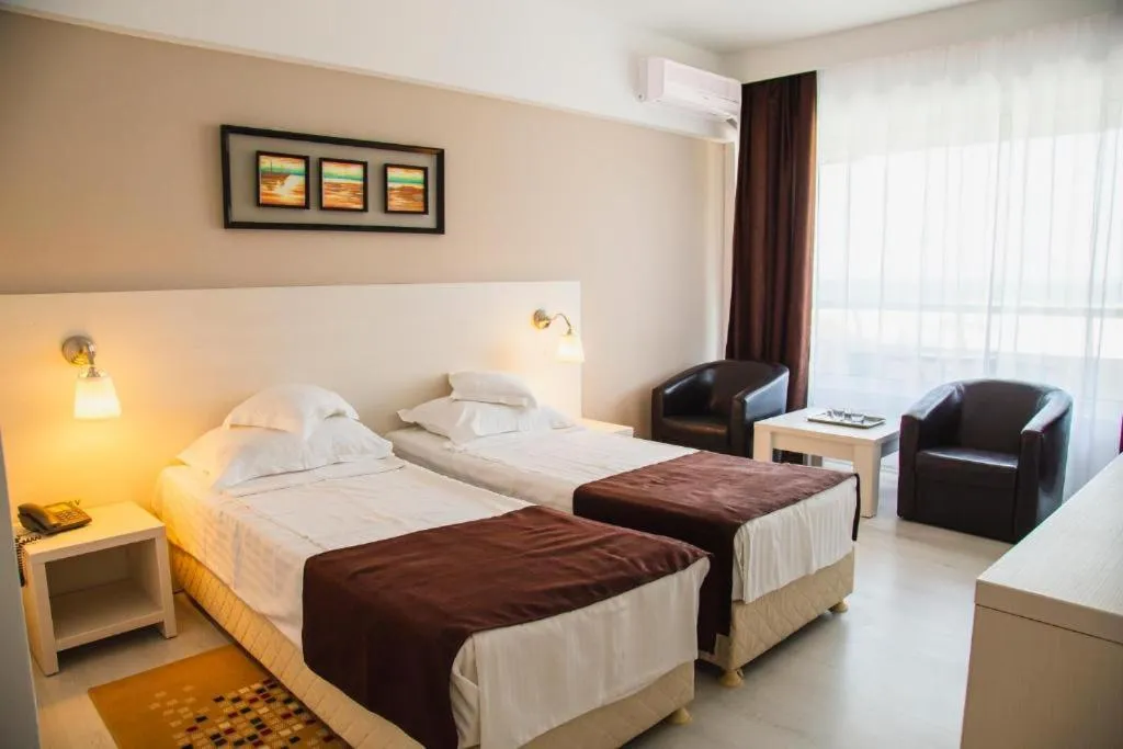 Photo of the whole room in Hotel Ambasador Mamaia