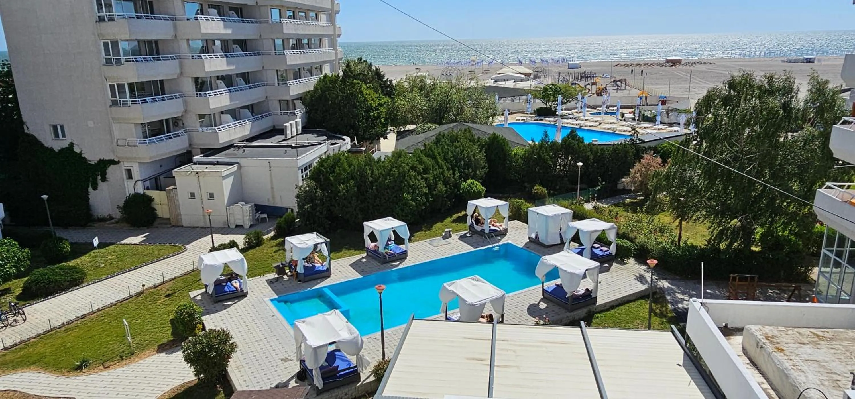 Swimming pool in Hotel Ambasador Mamaia
