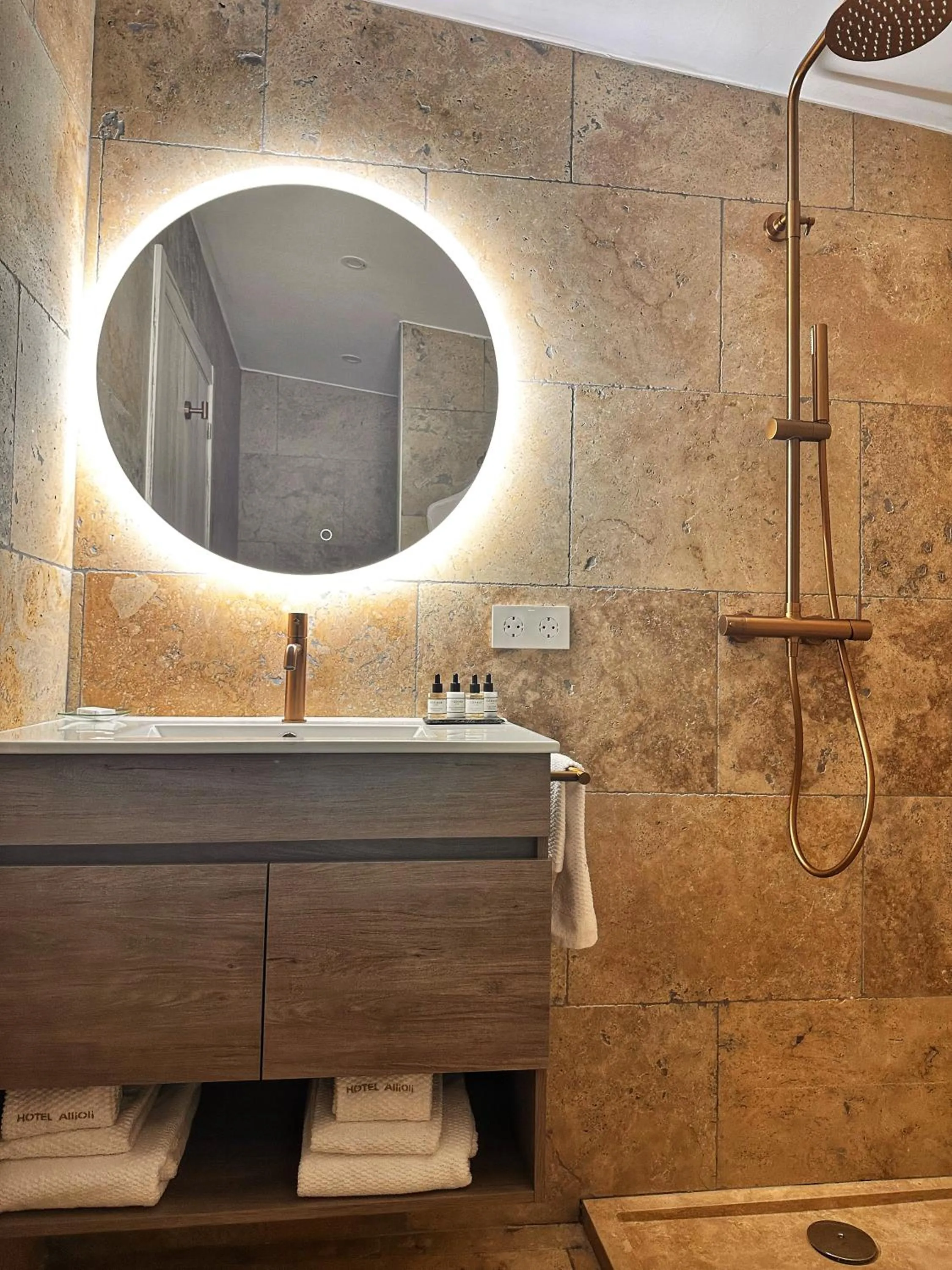 Bathroom in Boutique Hotel Comtal Empuries