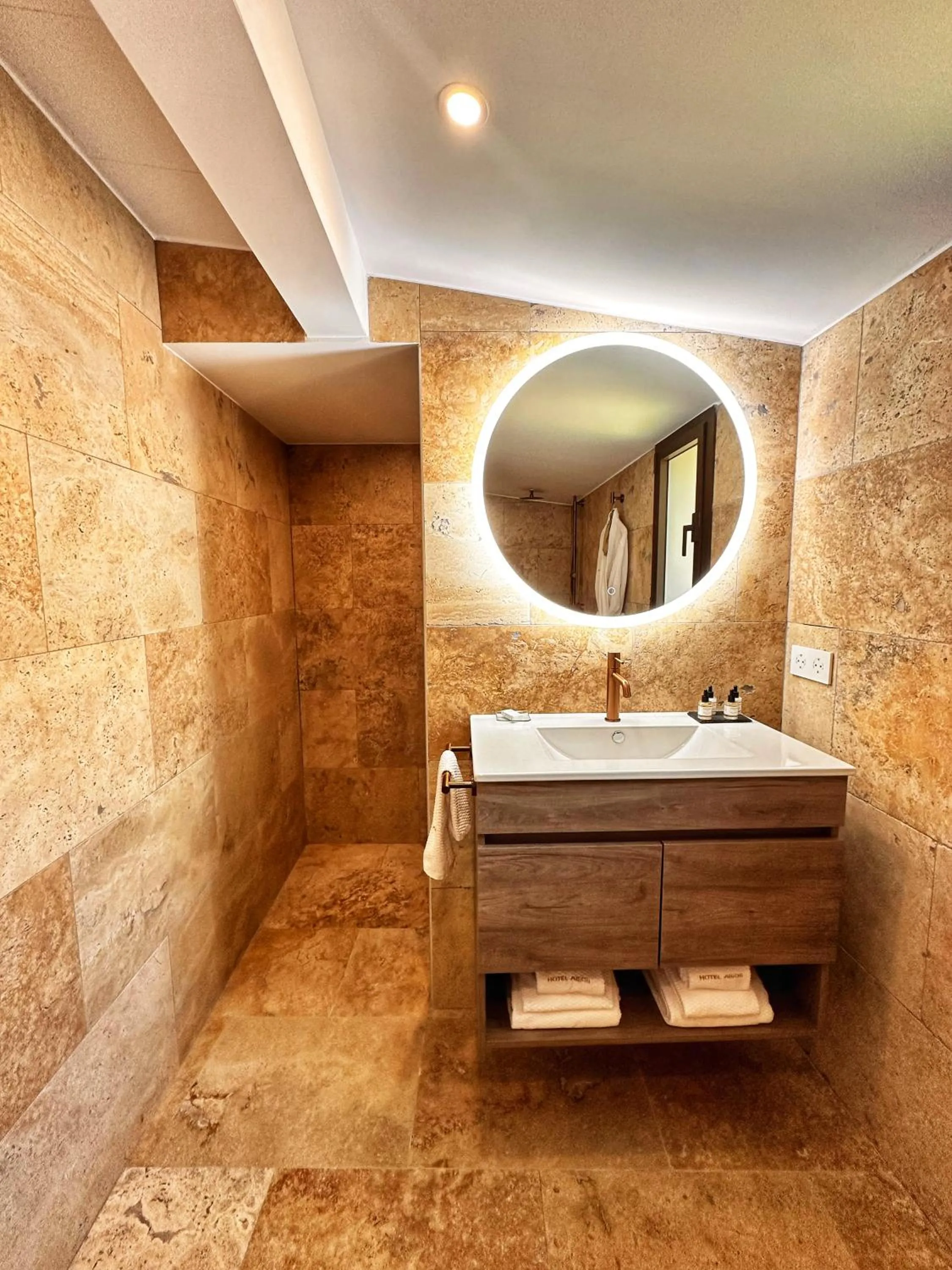 Bathroom in Boutique Hotel Comtal Empuries