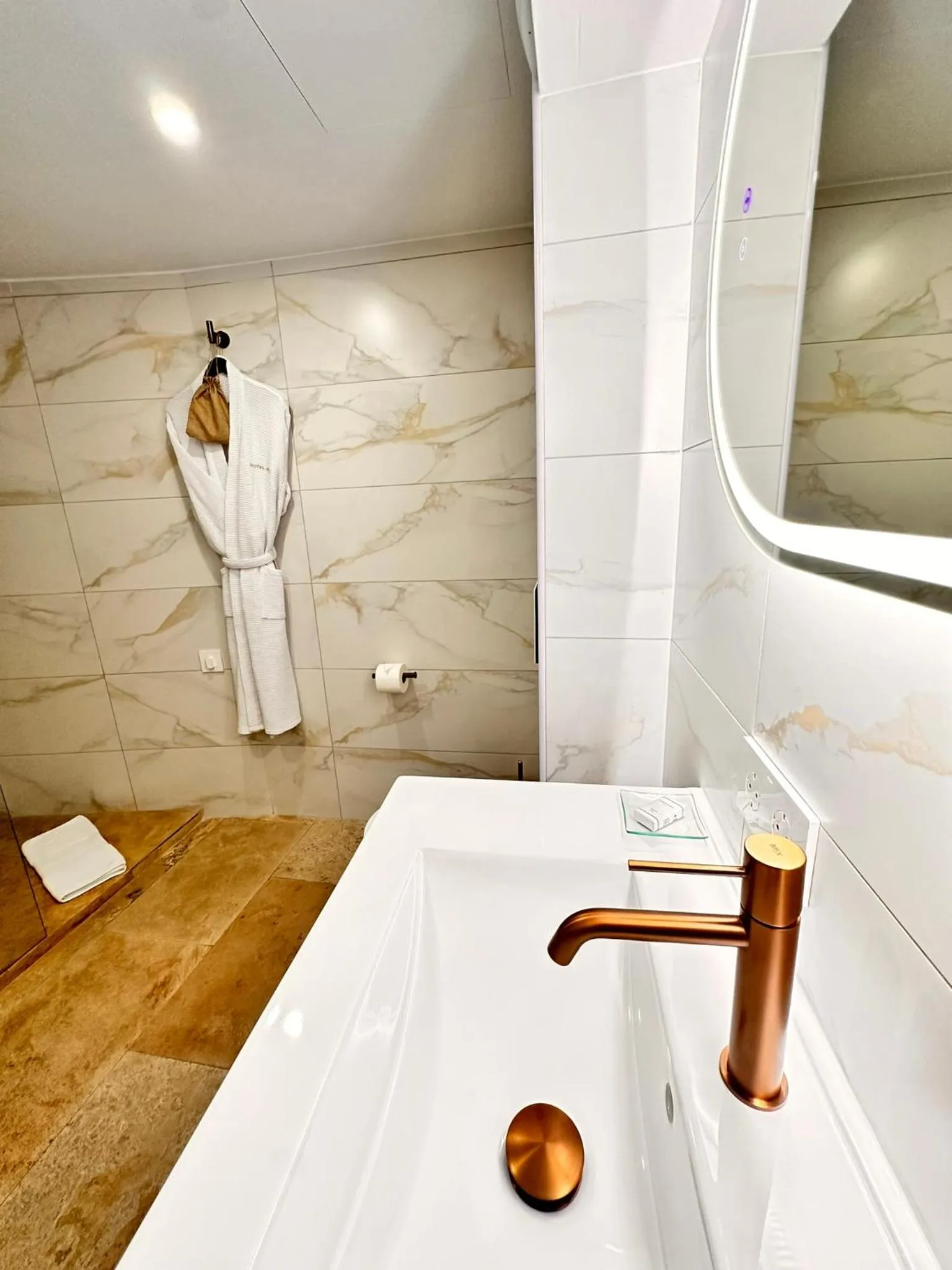 Bathroom in Boutique Hotel Comtal Empuries