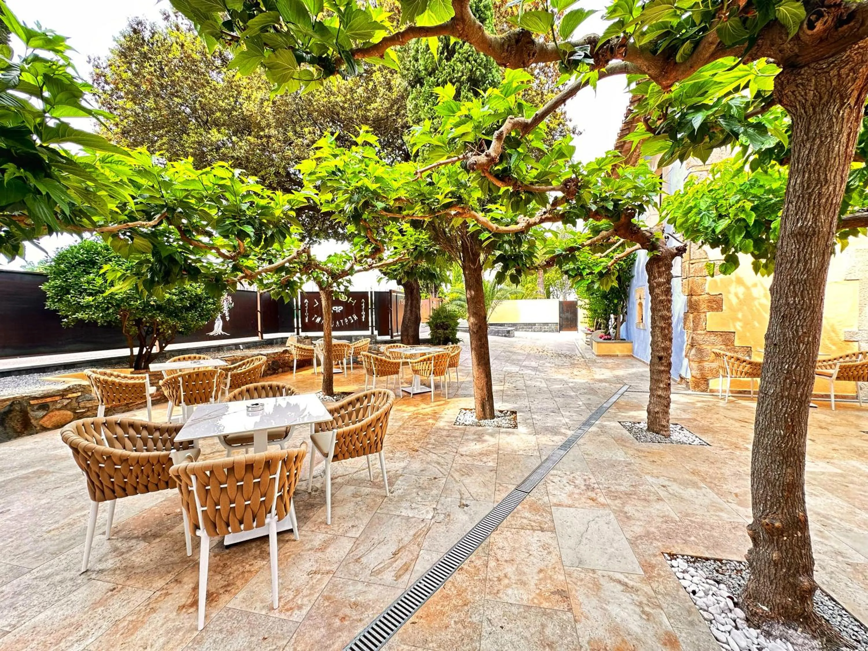 Facade/entrance in Boutique Hotel Comtal Empuries