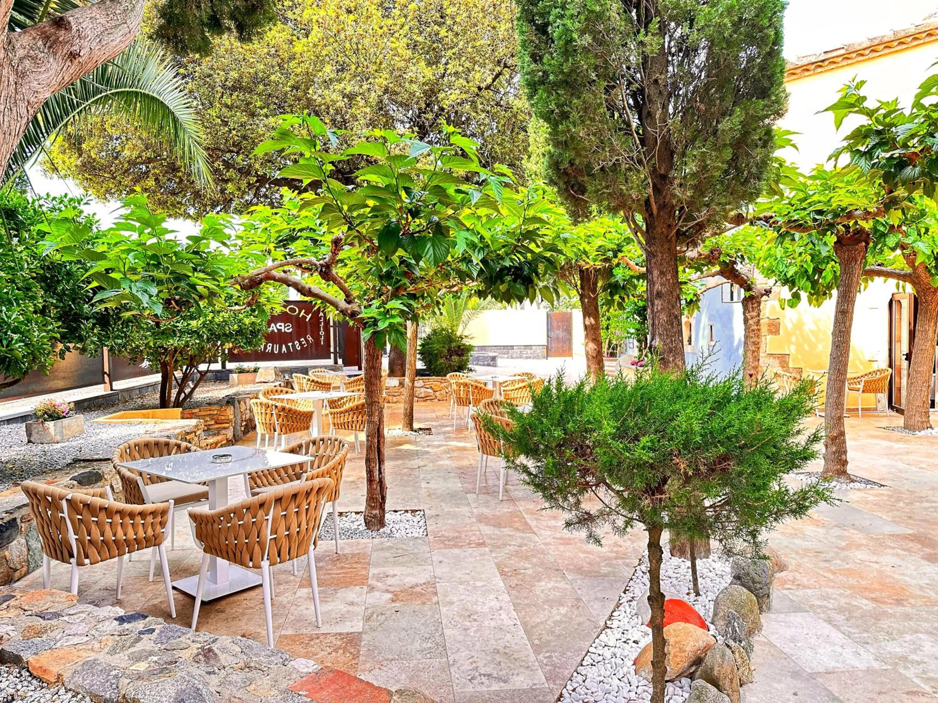 Facade/entrance in Boutique Hotel Comtal Empuries