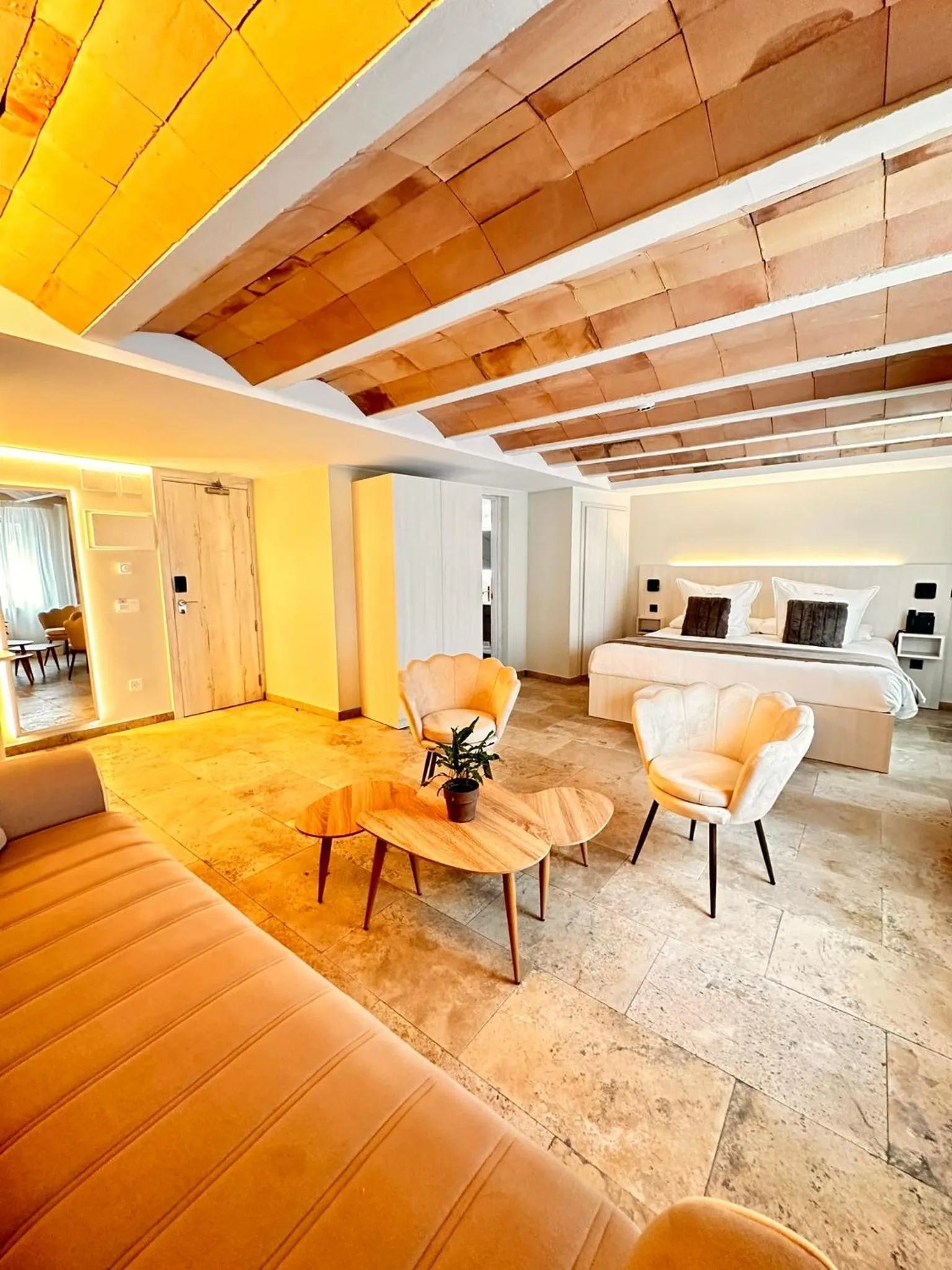 Photo of the whole room in Boutique Hotel Comtal Empuries