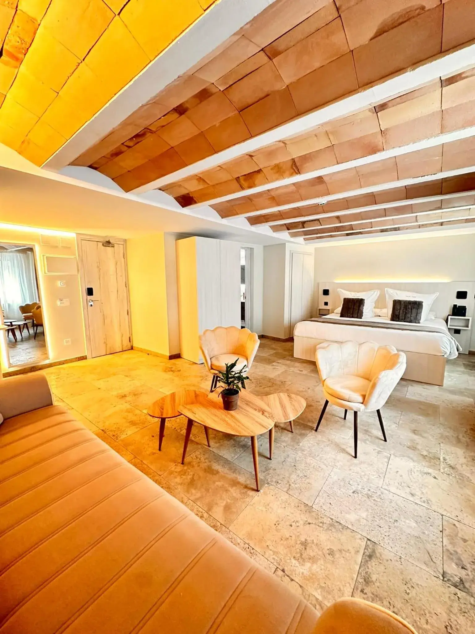 Suite in Boutique Hotel Comtal Empuries Suite in Boutique Hotel Comtal Empuries