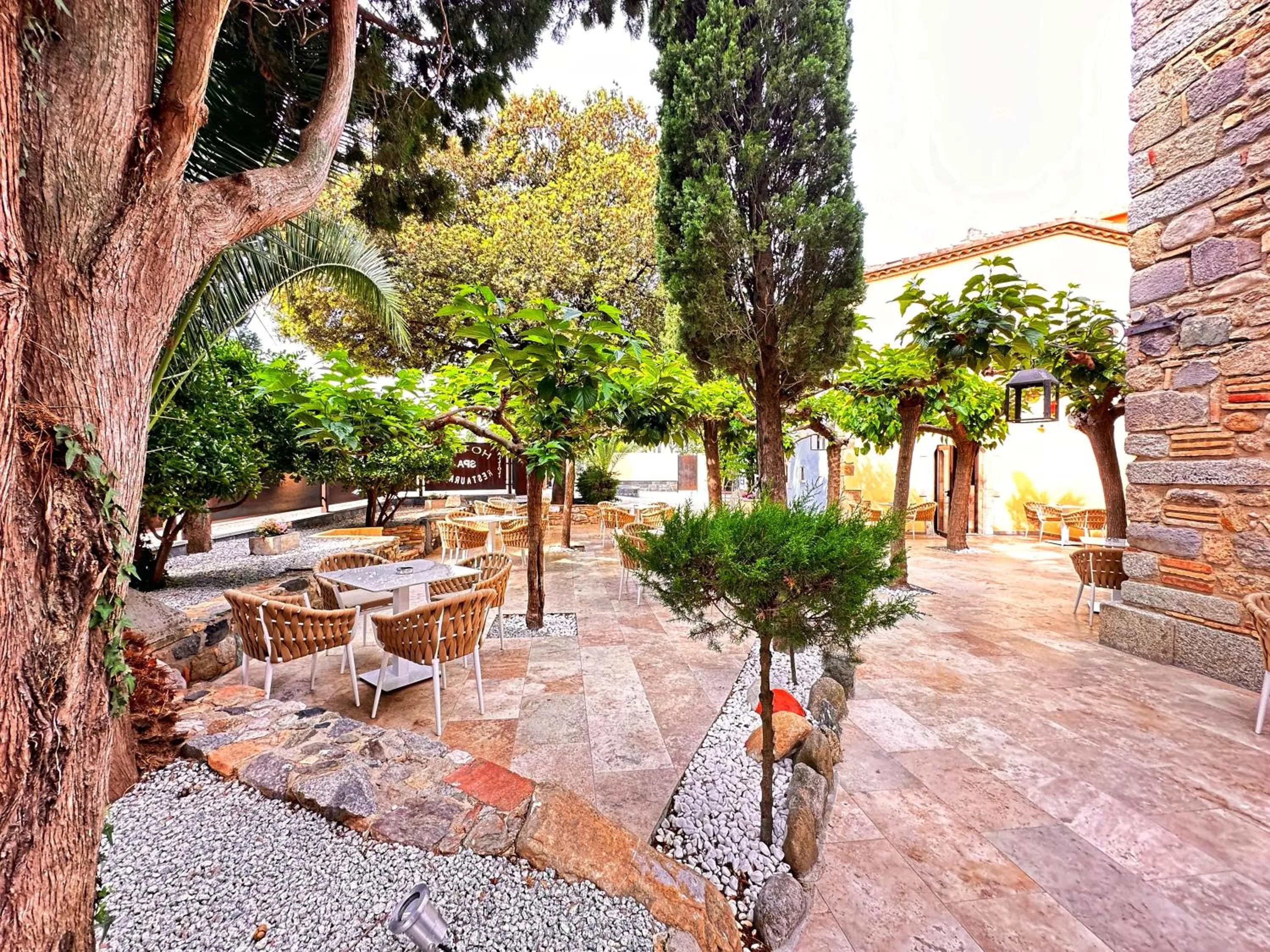 Facade/entrance in Boutique Hotel Comtal Empuries