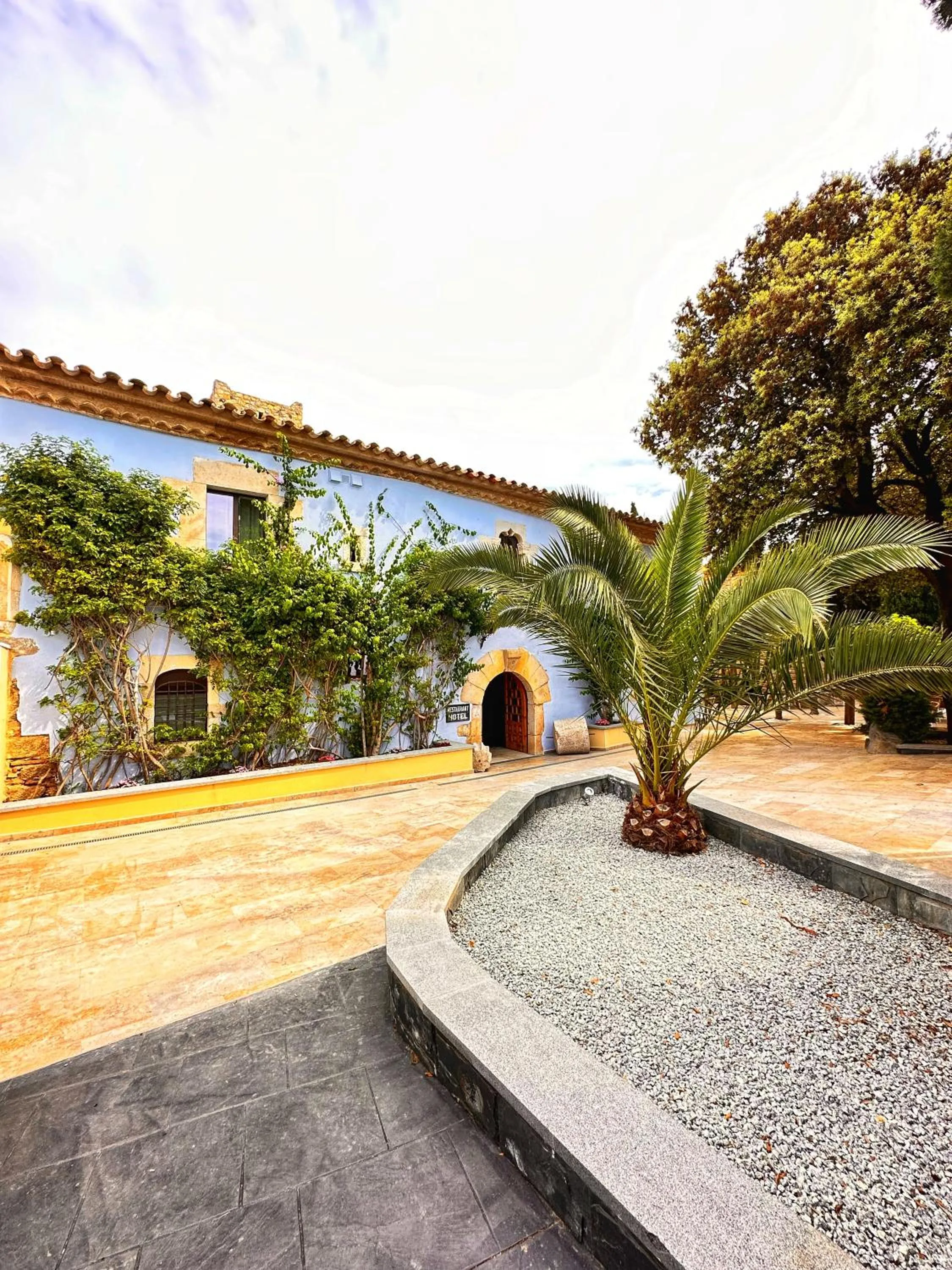 Facade/entrance in Boutique Hotel Comtal Empuries