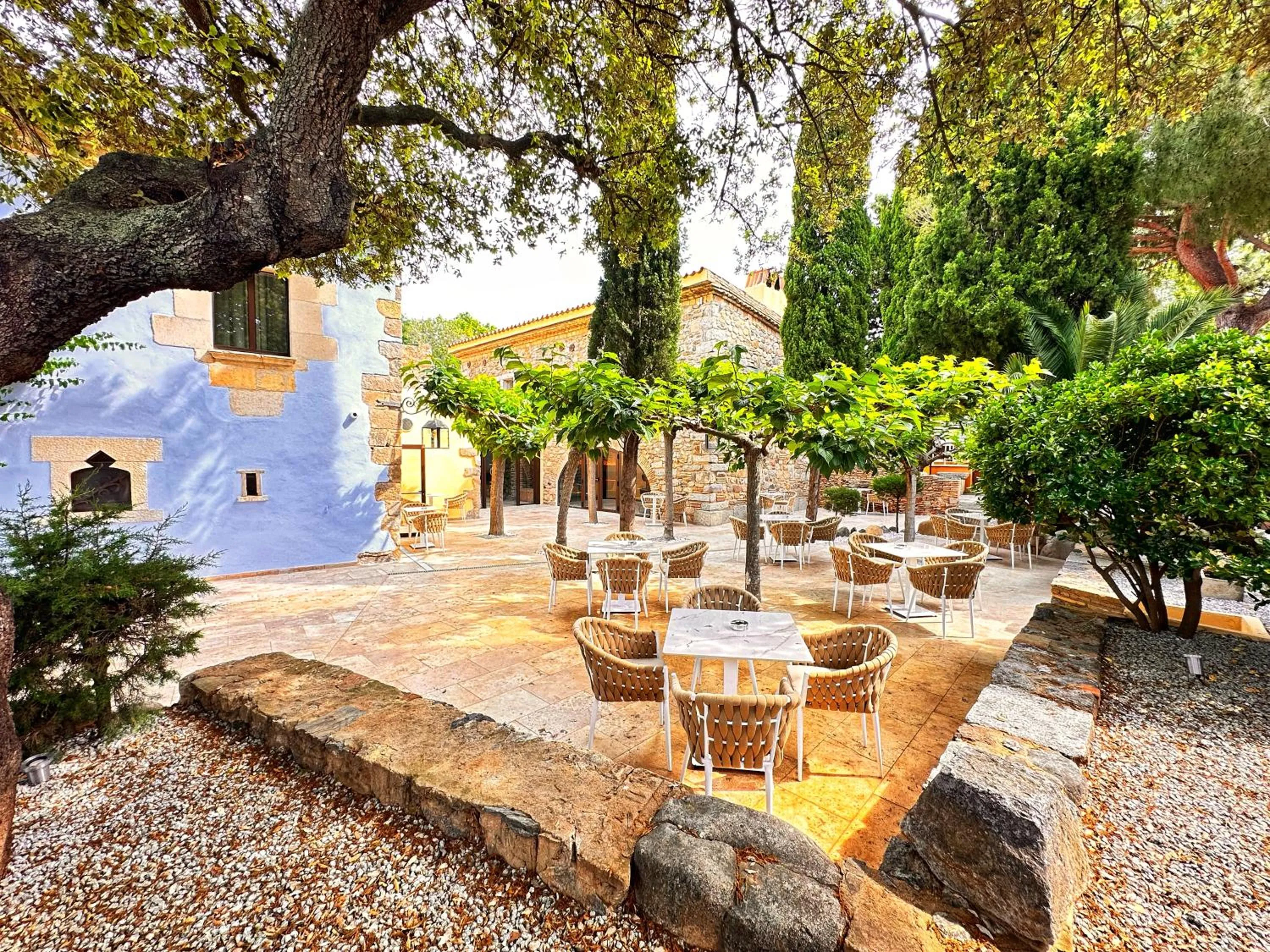 Facade/entrance in Boutique Hotel Comtal Empuries