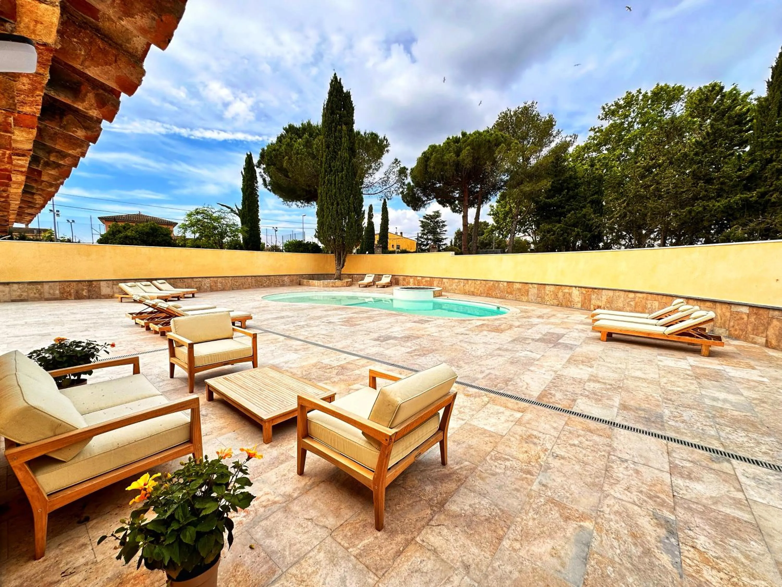 Pool view in Boutique Hotel Comtal Empuries