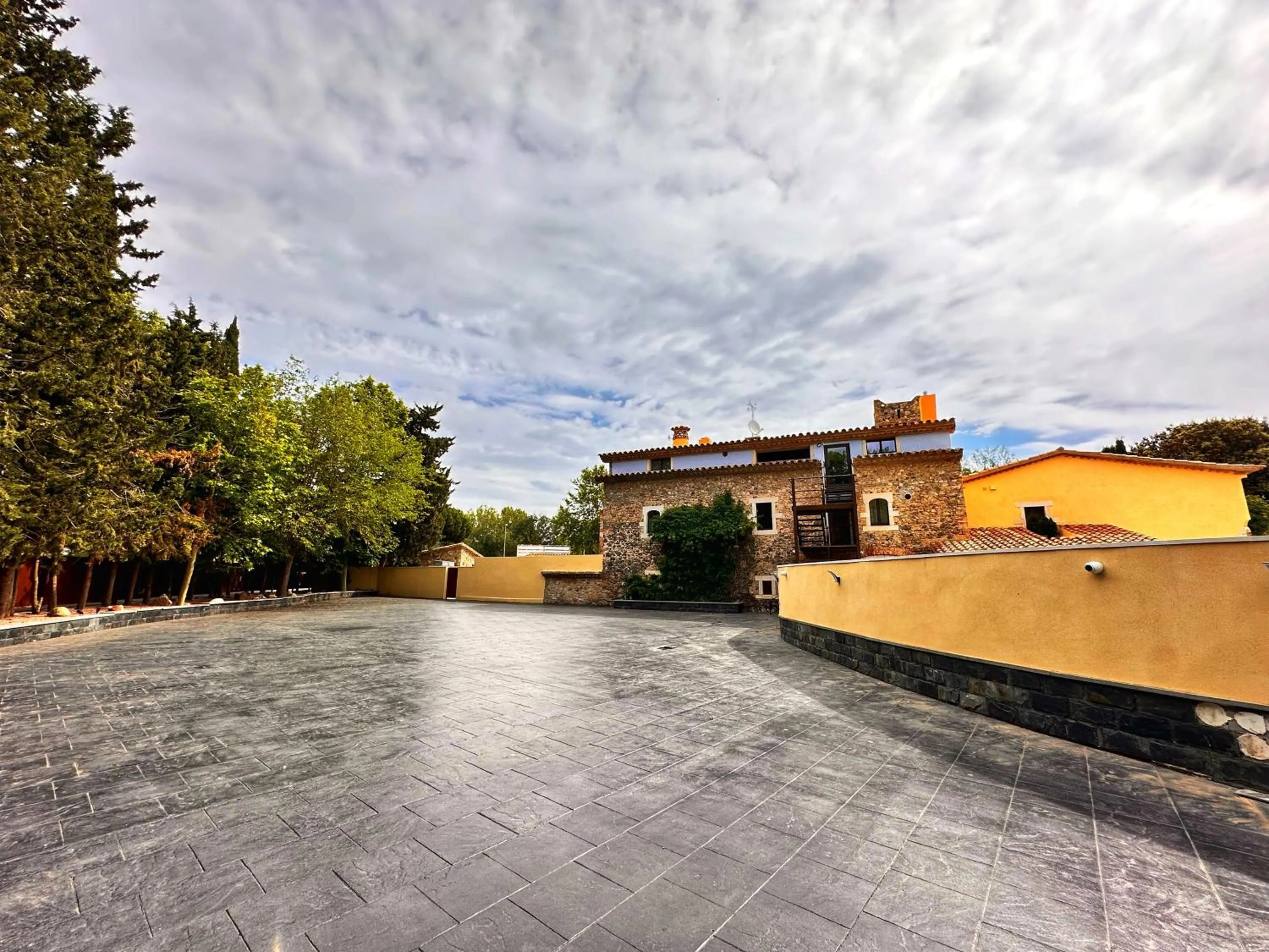 Parking in Boutique Hotel Comtal Empuries