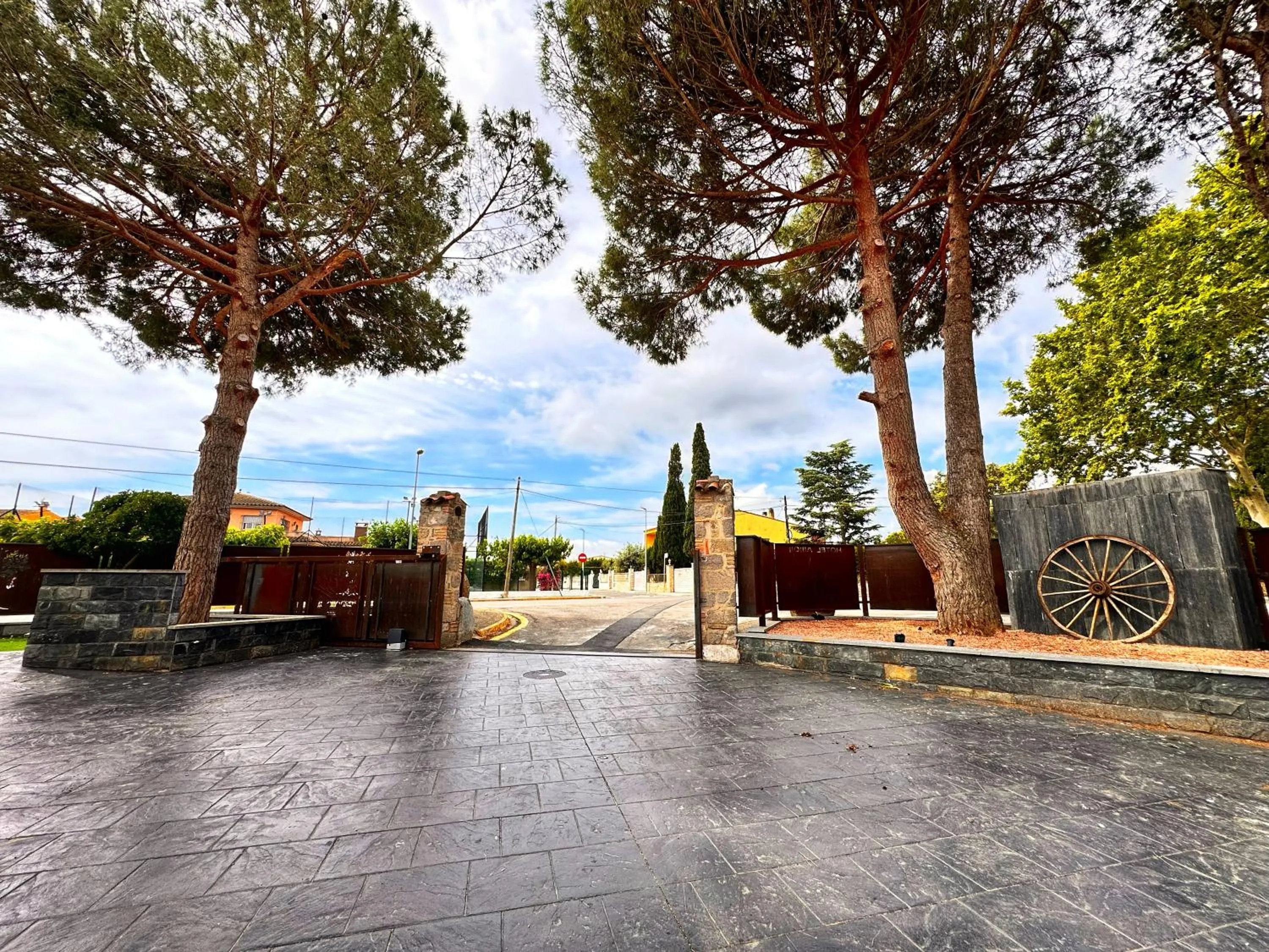 Parking in Boutique Hotel Comtal Empuries