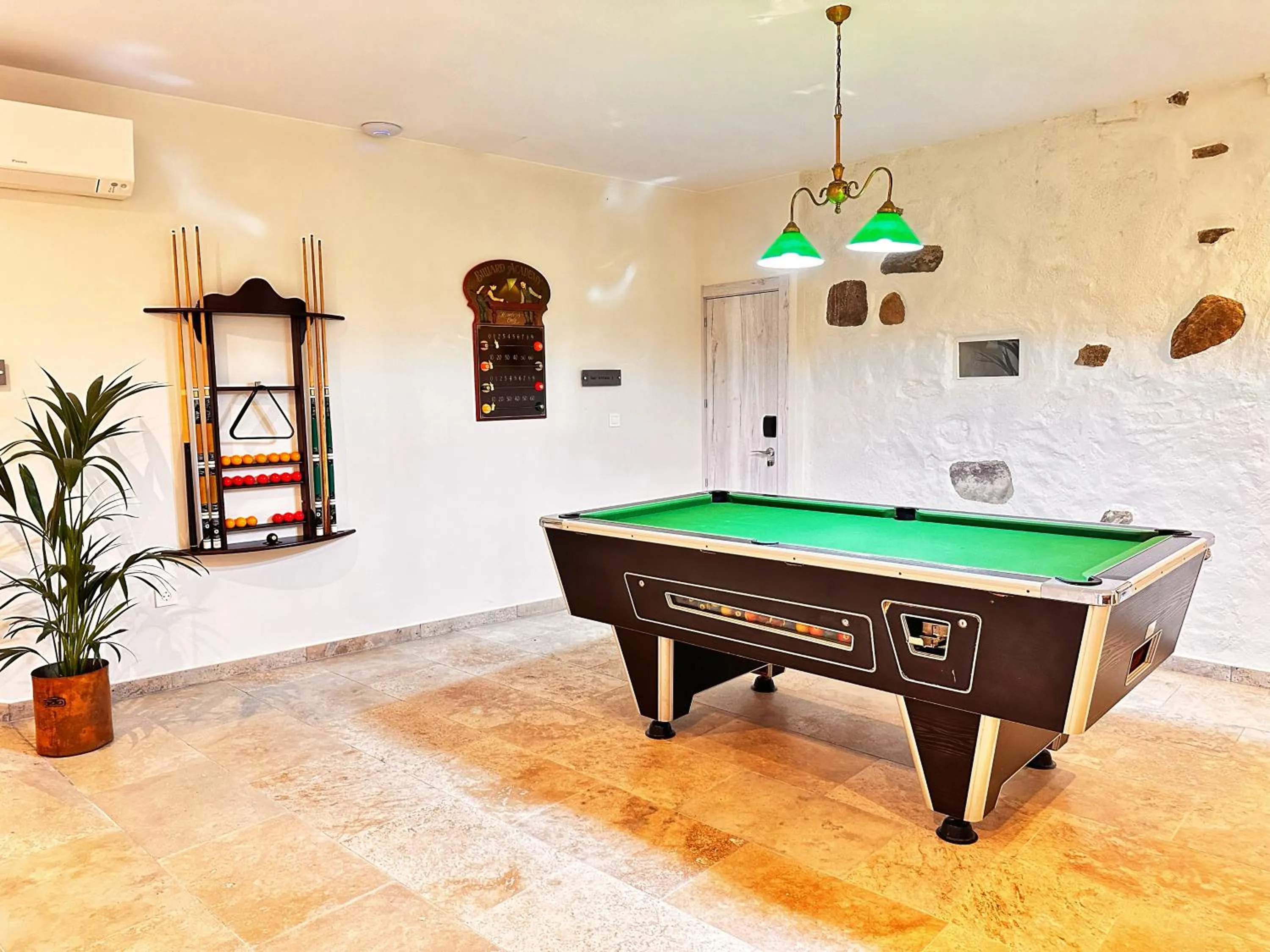 Billiard in Boutique Hotel Comtal Empuries