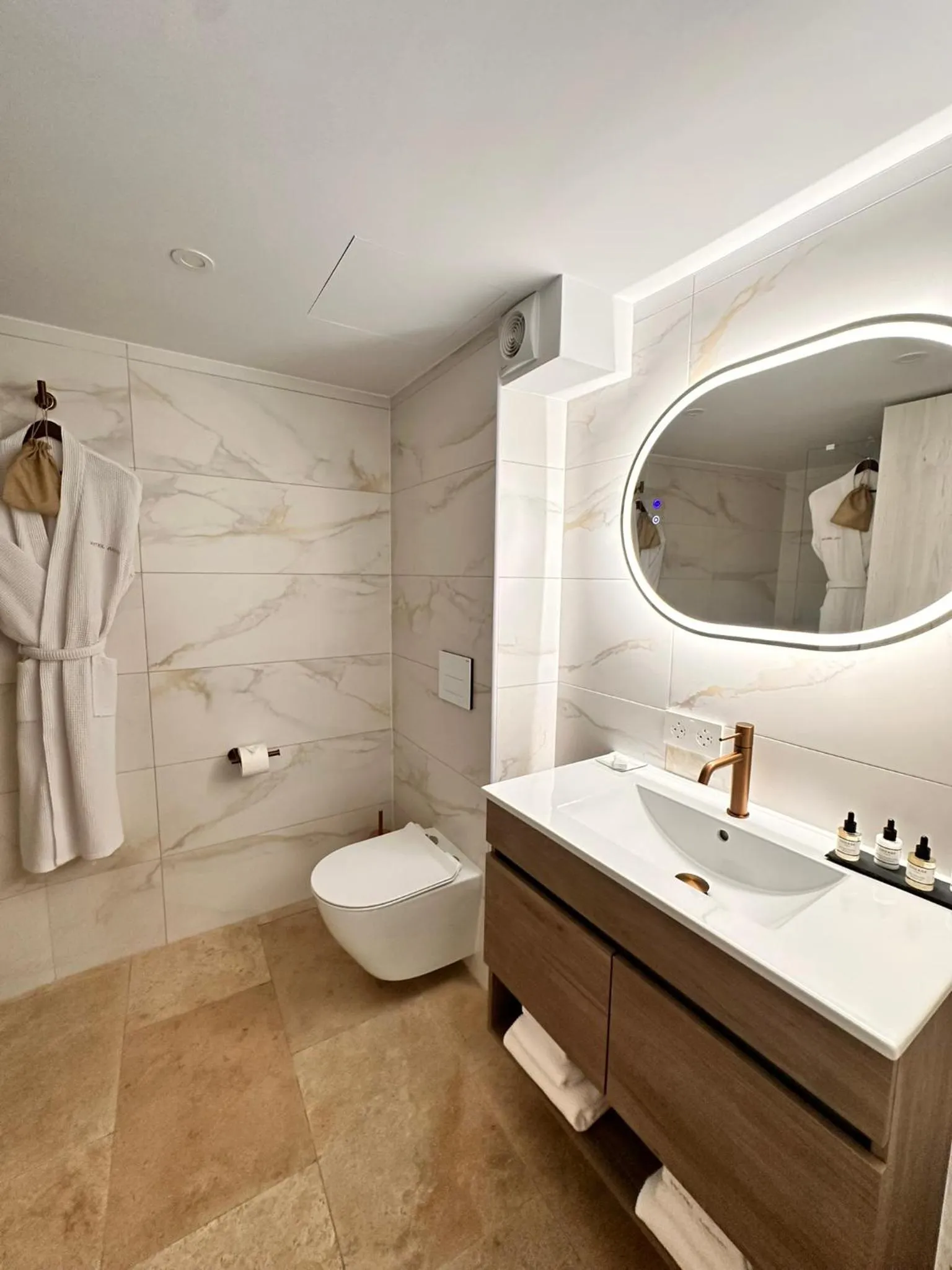 Toilet in Boutique Hotel Comtal Empuries