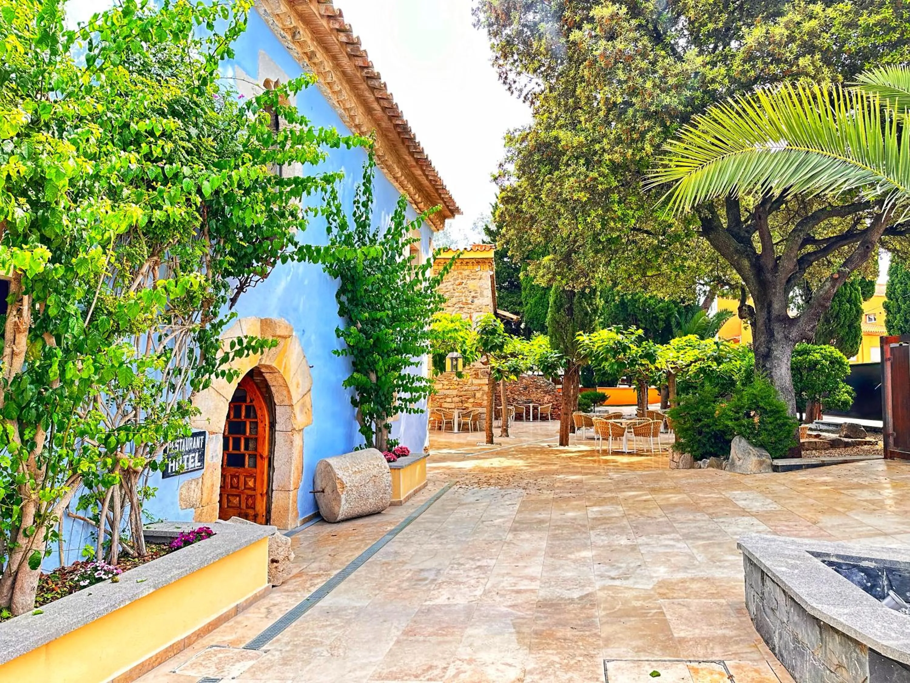 Facade/entrance in Boutique Hotel Comtal Empuries