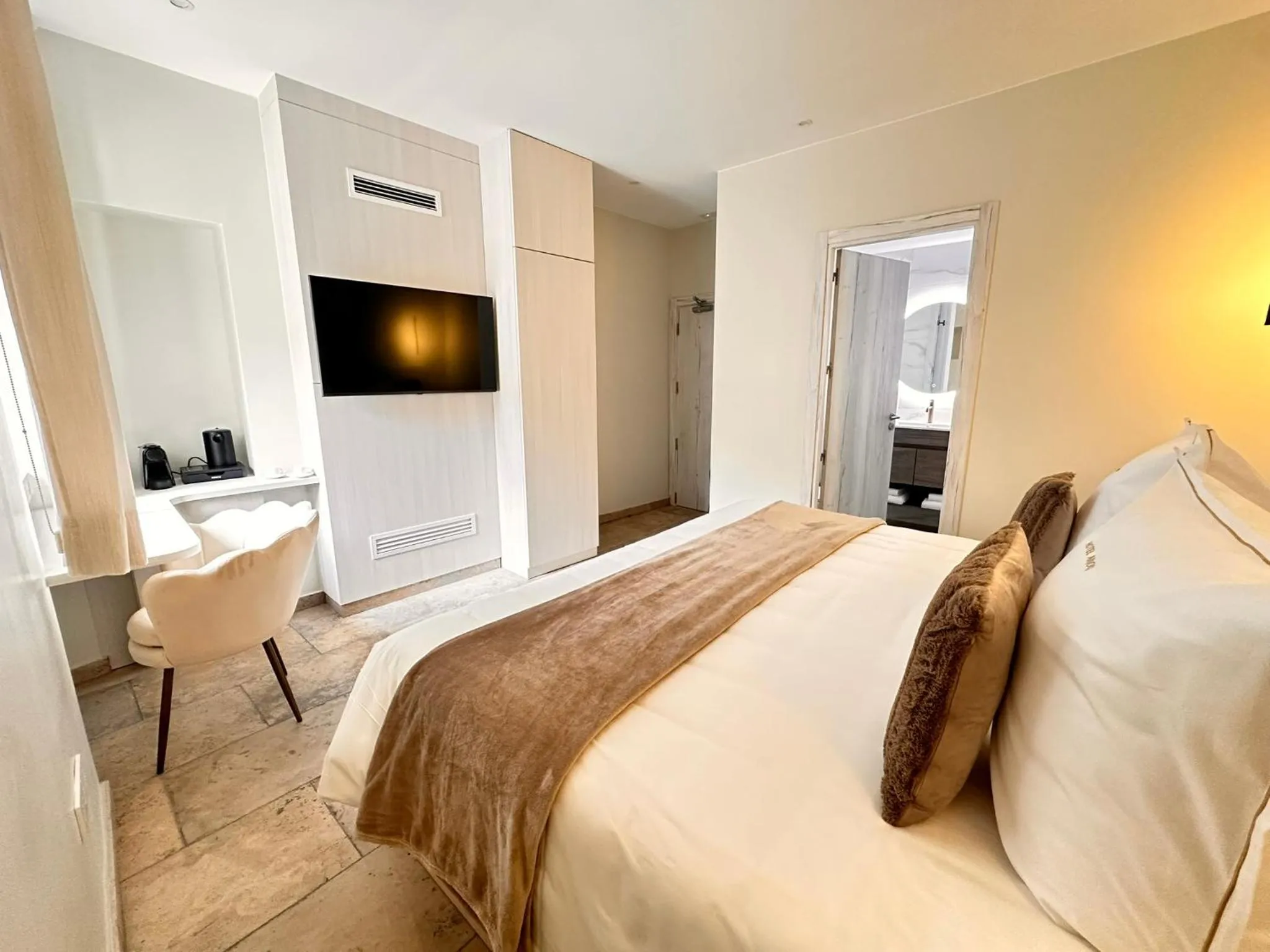TV and multimedia, Bed in Boutique Hotel Comtal Empuries