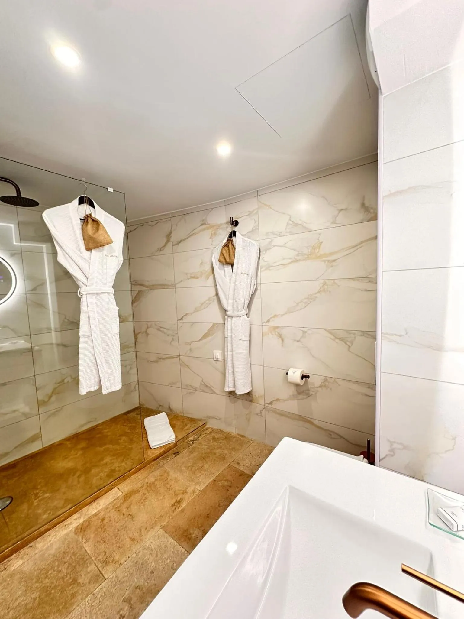 Bathroom in Boutique Hotel Comtal Empuries