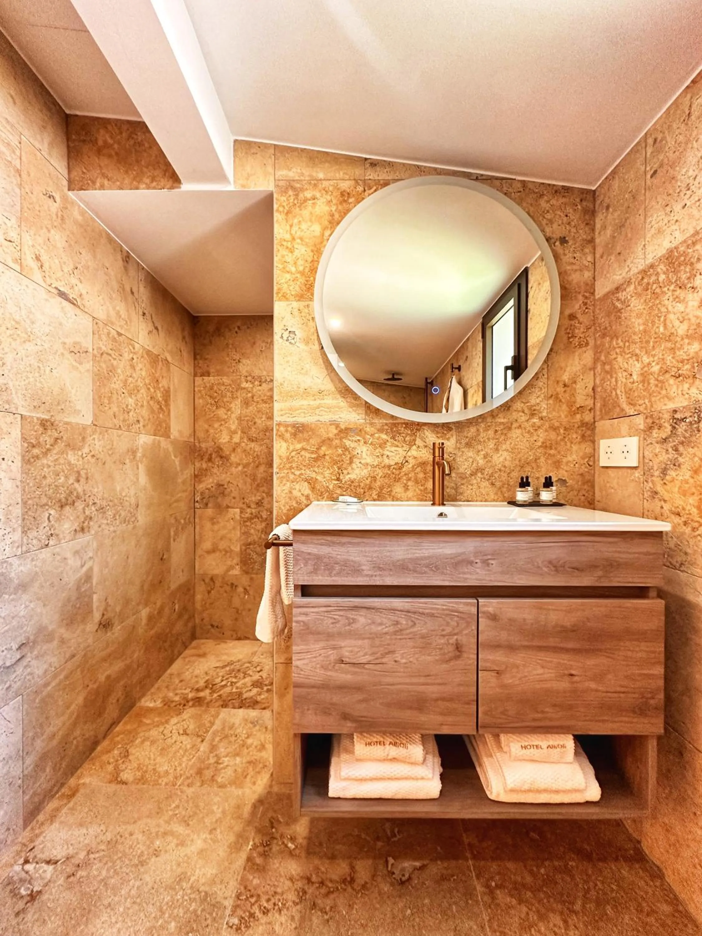 Bathroom in Boutique Hotel Comtal Empuries