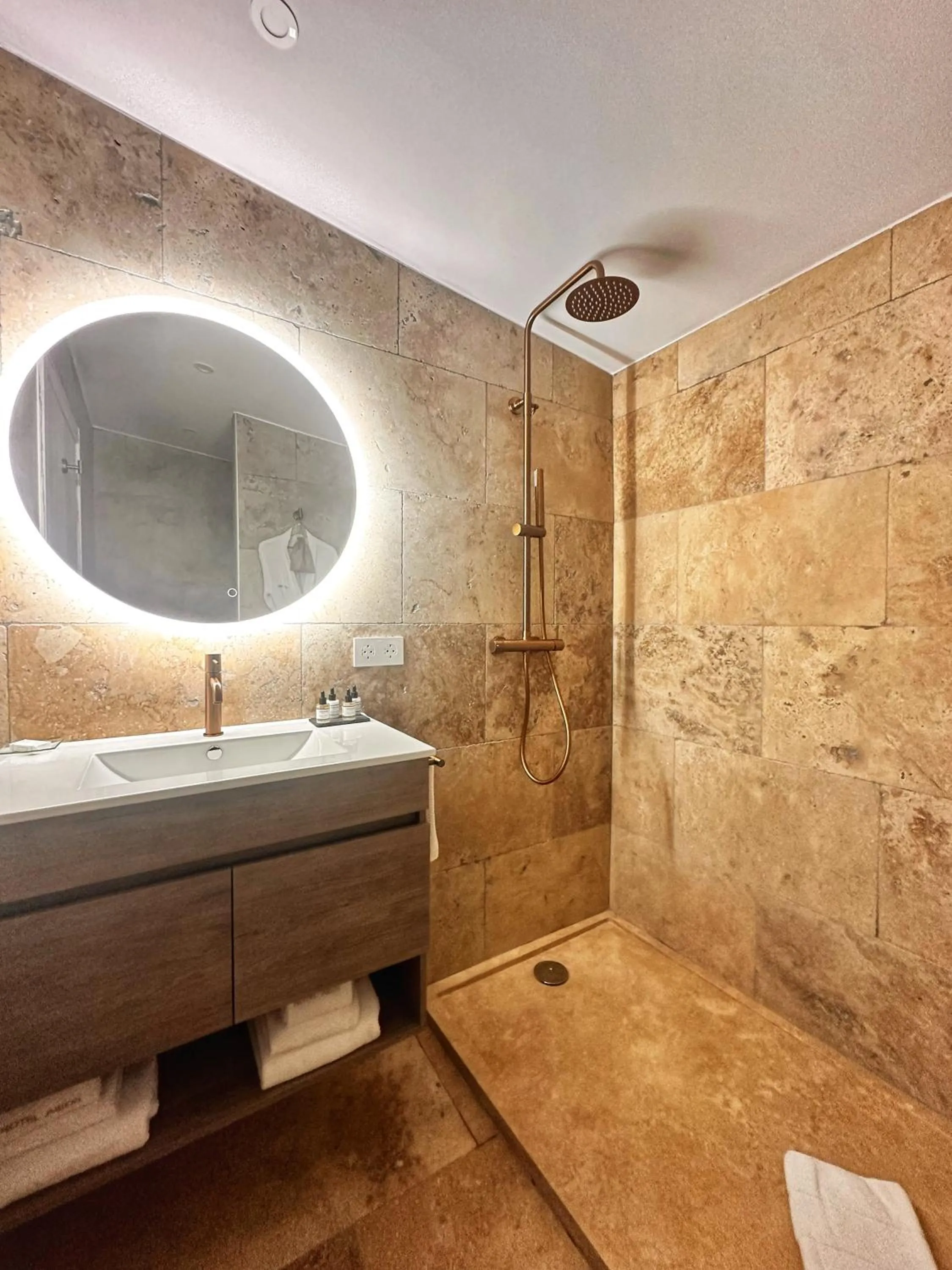 Bathroom in Boutique Hotel Comtal Empuries