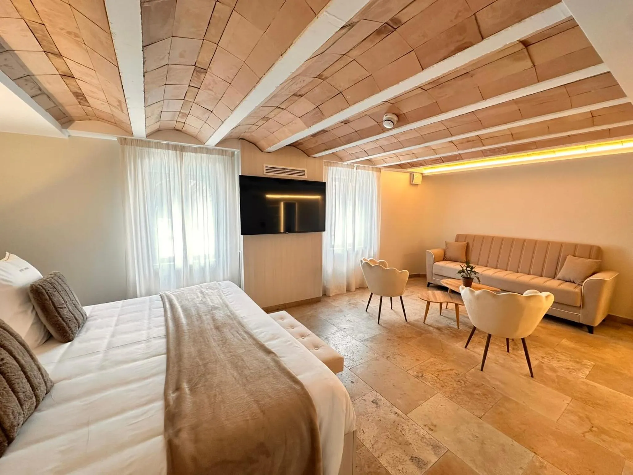 TV and multimedia in Boutique Hotel Comtal Empuries