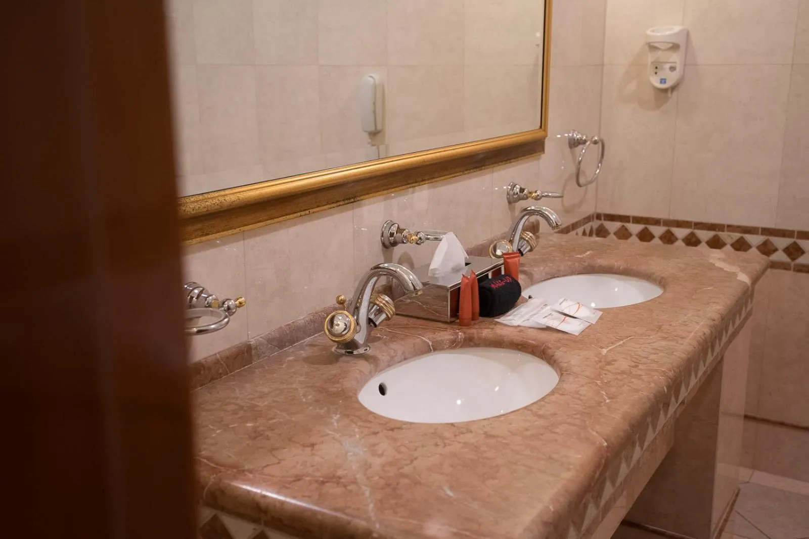 Bathroom in Hotel Golden Palace
